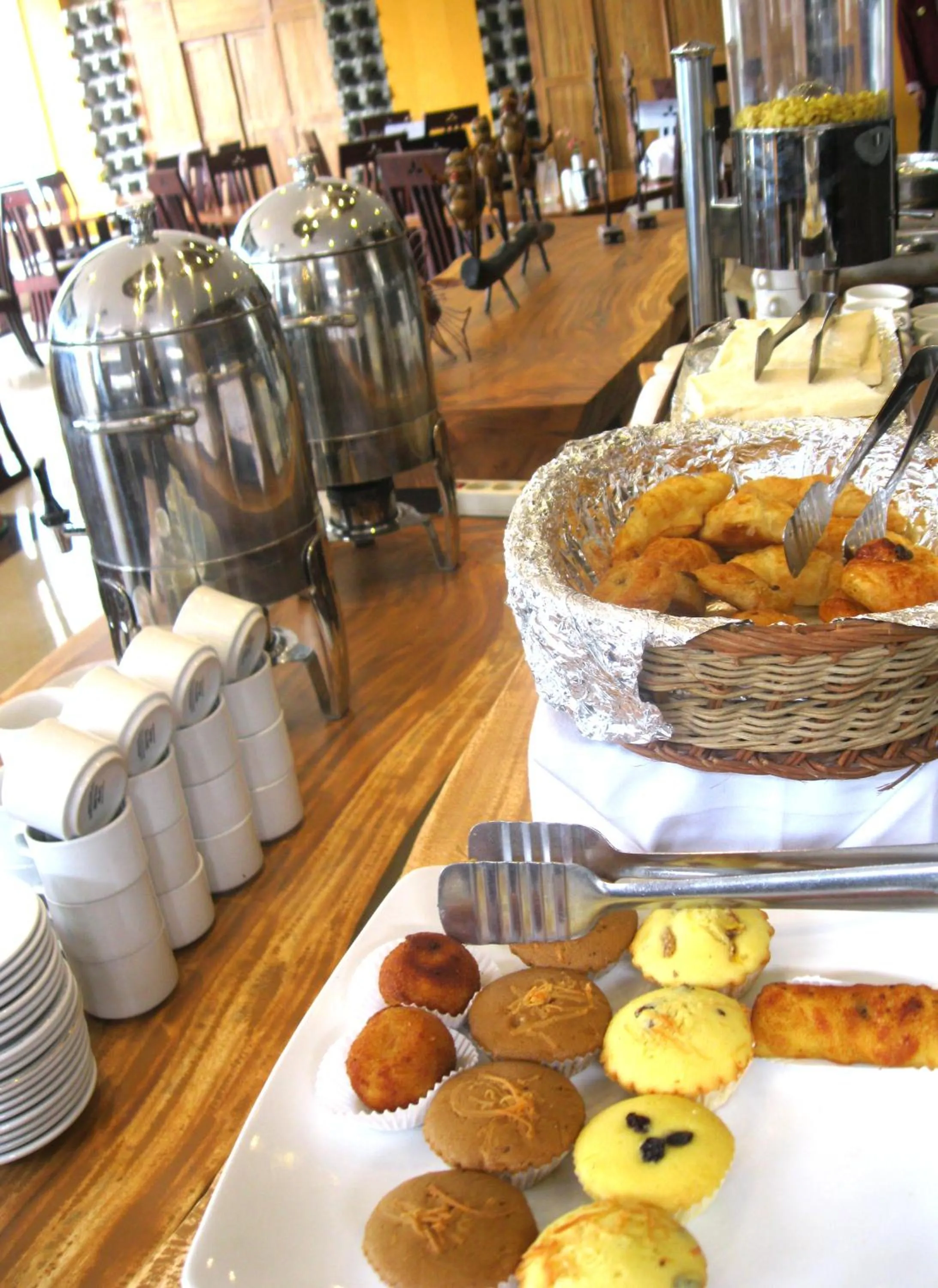 Restaurant/places to eat in Hotel Baron Indah