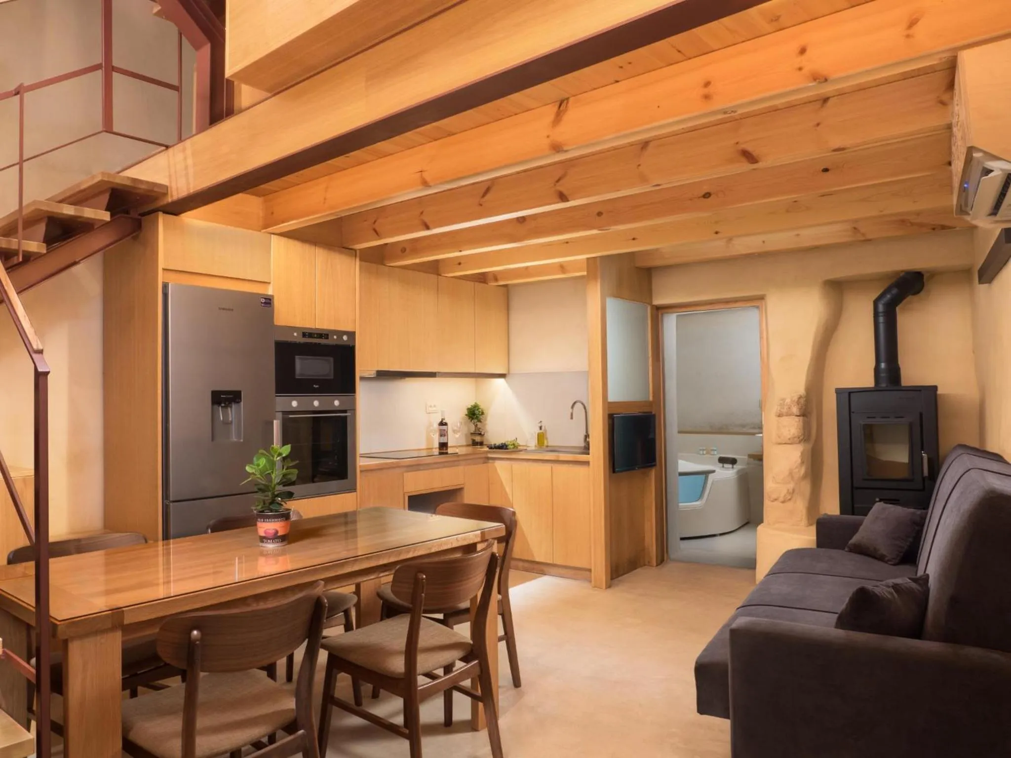 Kitchen or kitchenette in Evans House II