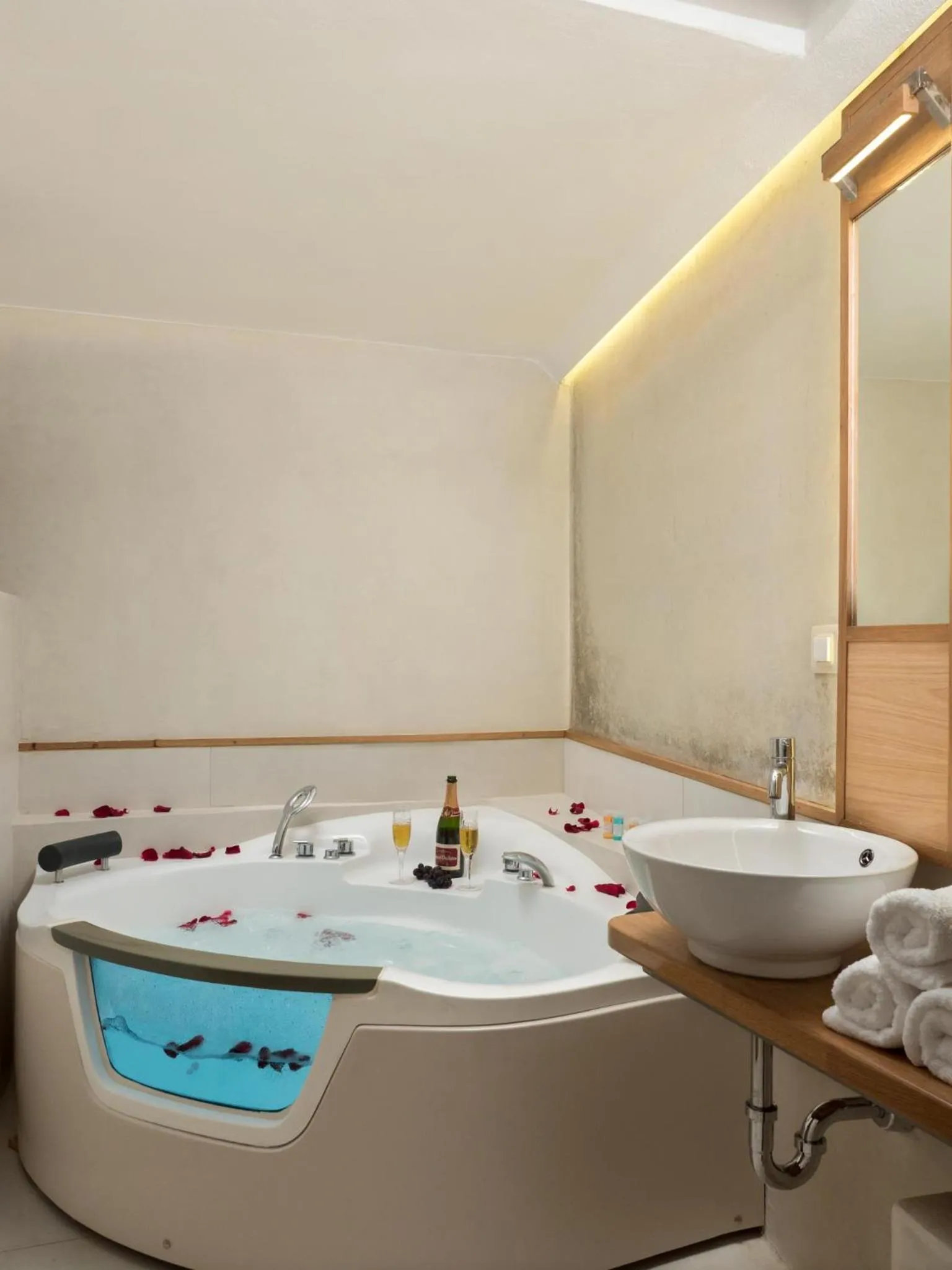 Hot Tub in Evans House II