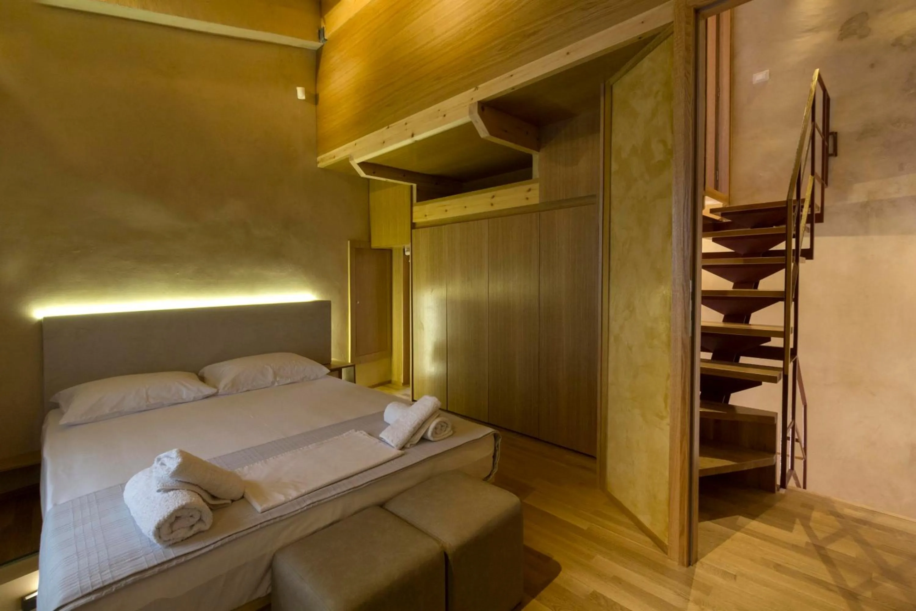 Bedroom, Bed in Evans House II