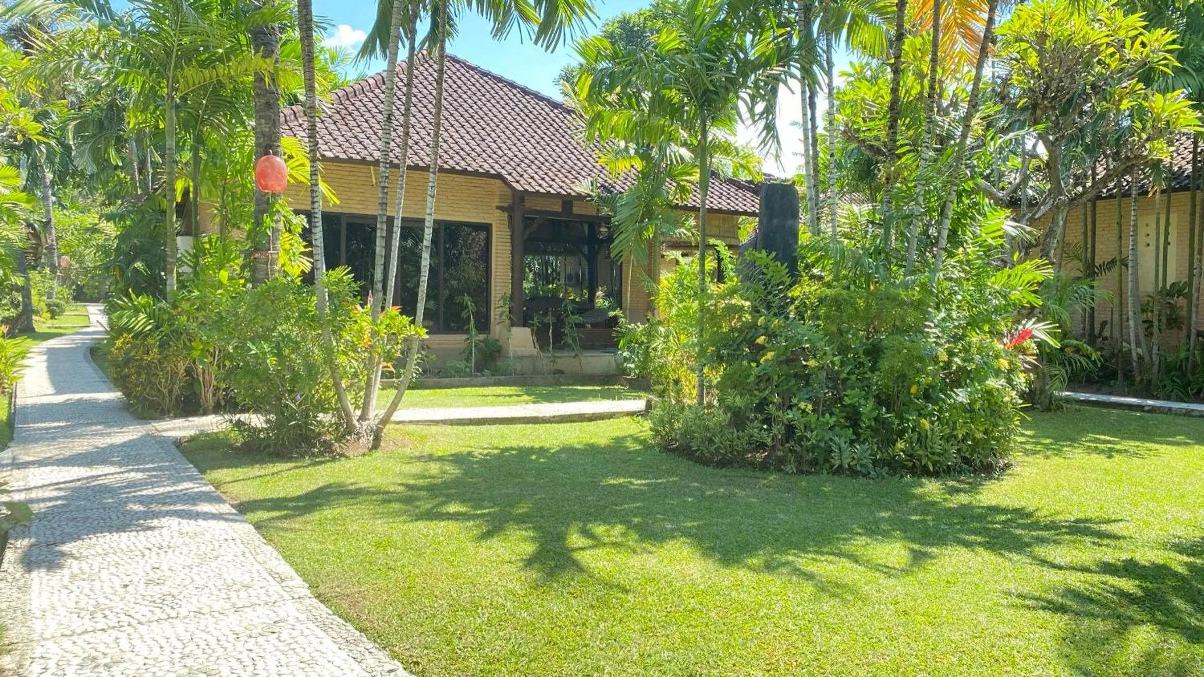 Garden in Hidden Paradise Cottages