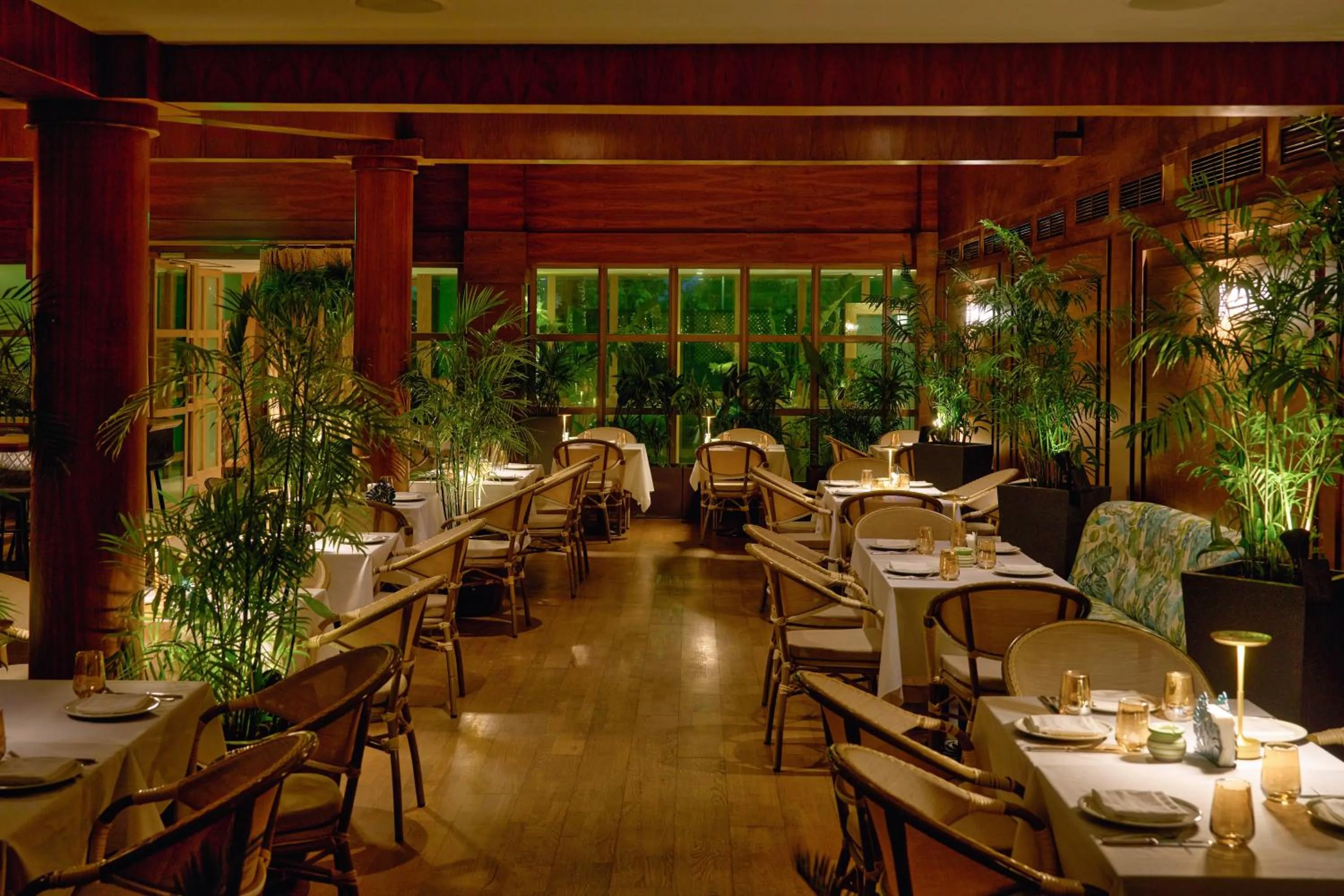 Restaurant/places to eat in Palmyard Hotel