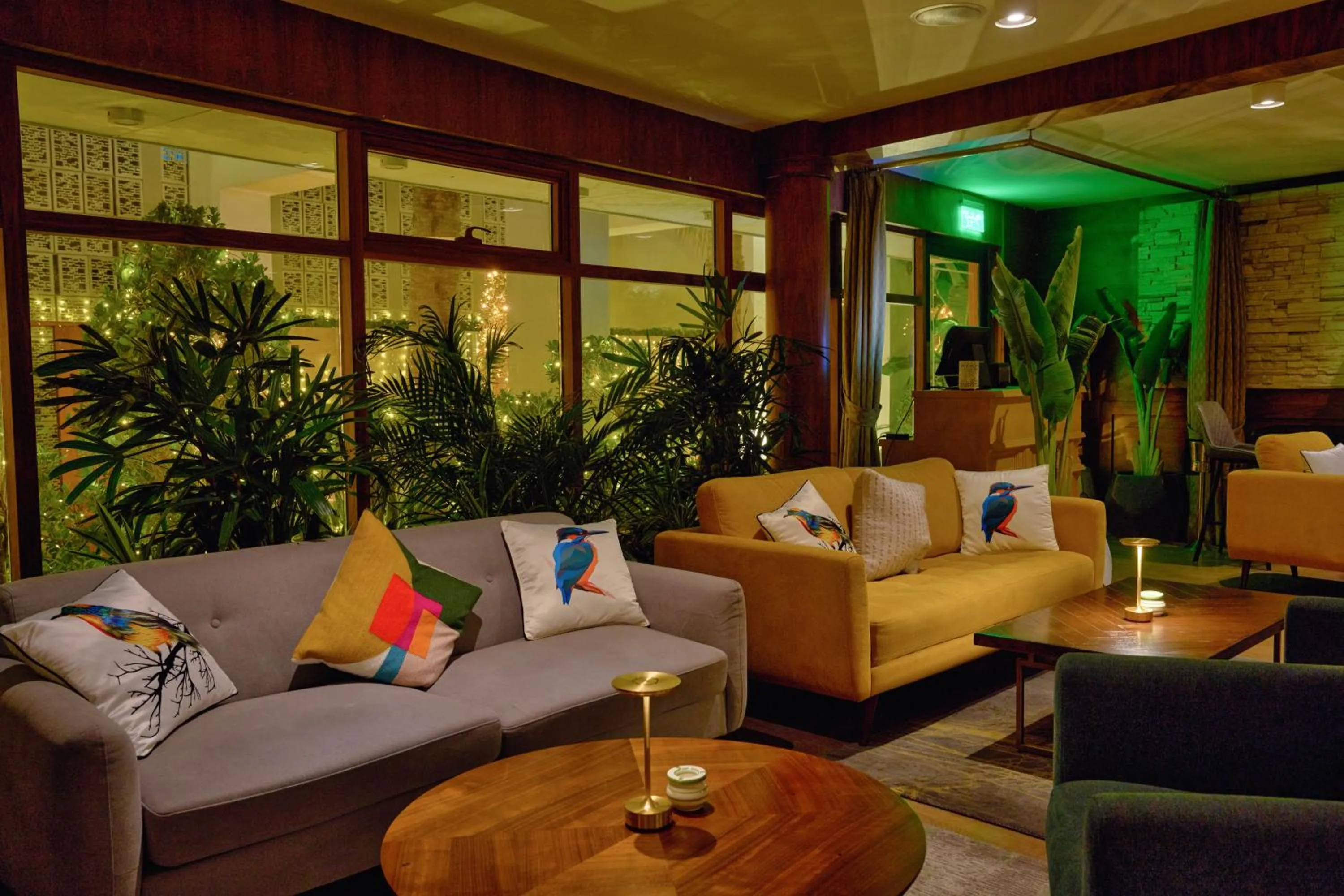 Restaurant/places to eat in Palmyard Hotel