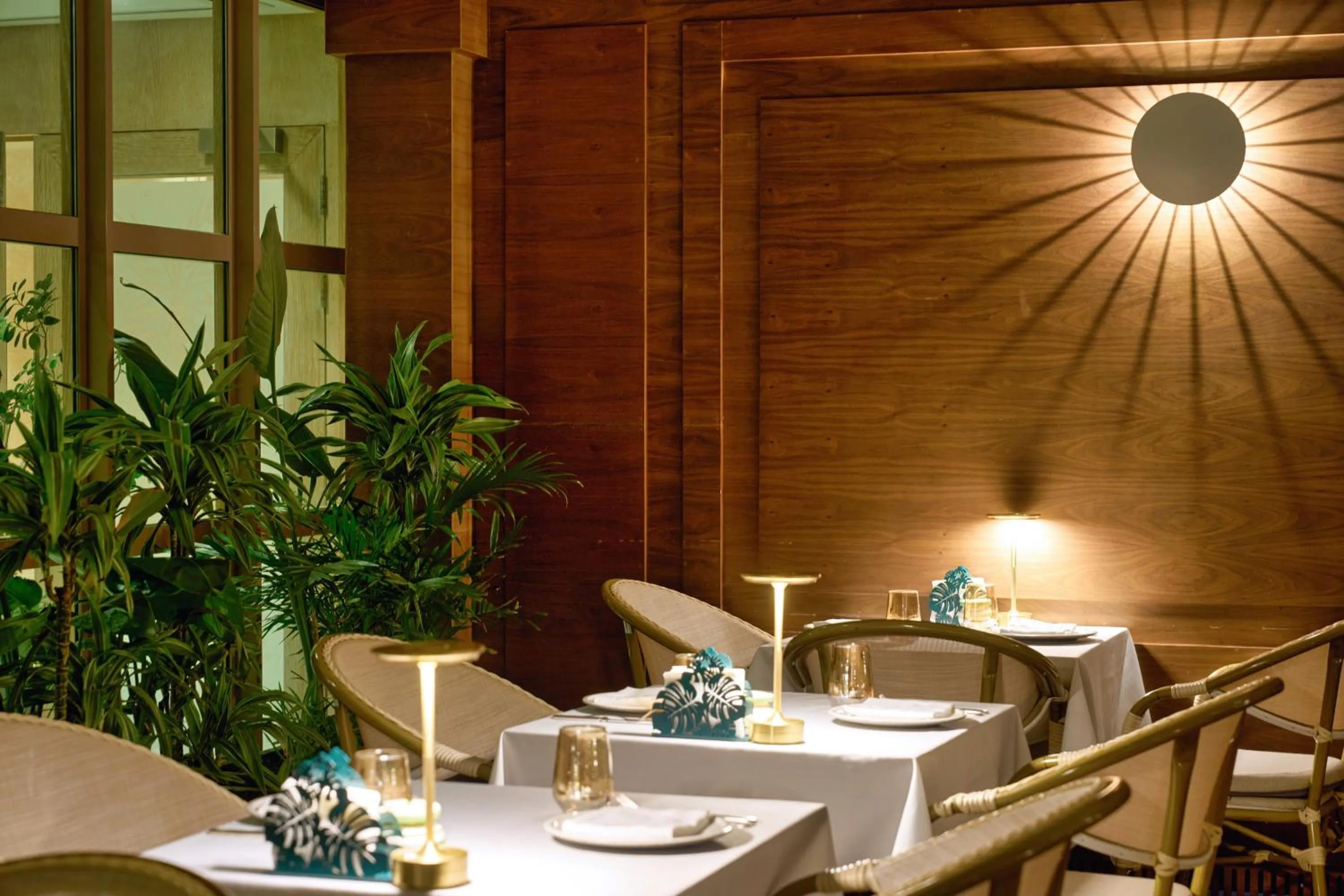 Restaurant/places to eat in Palmyard Hotel