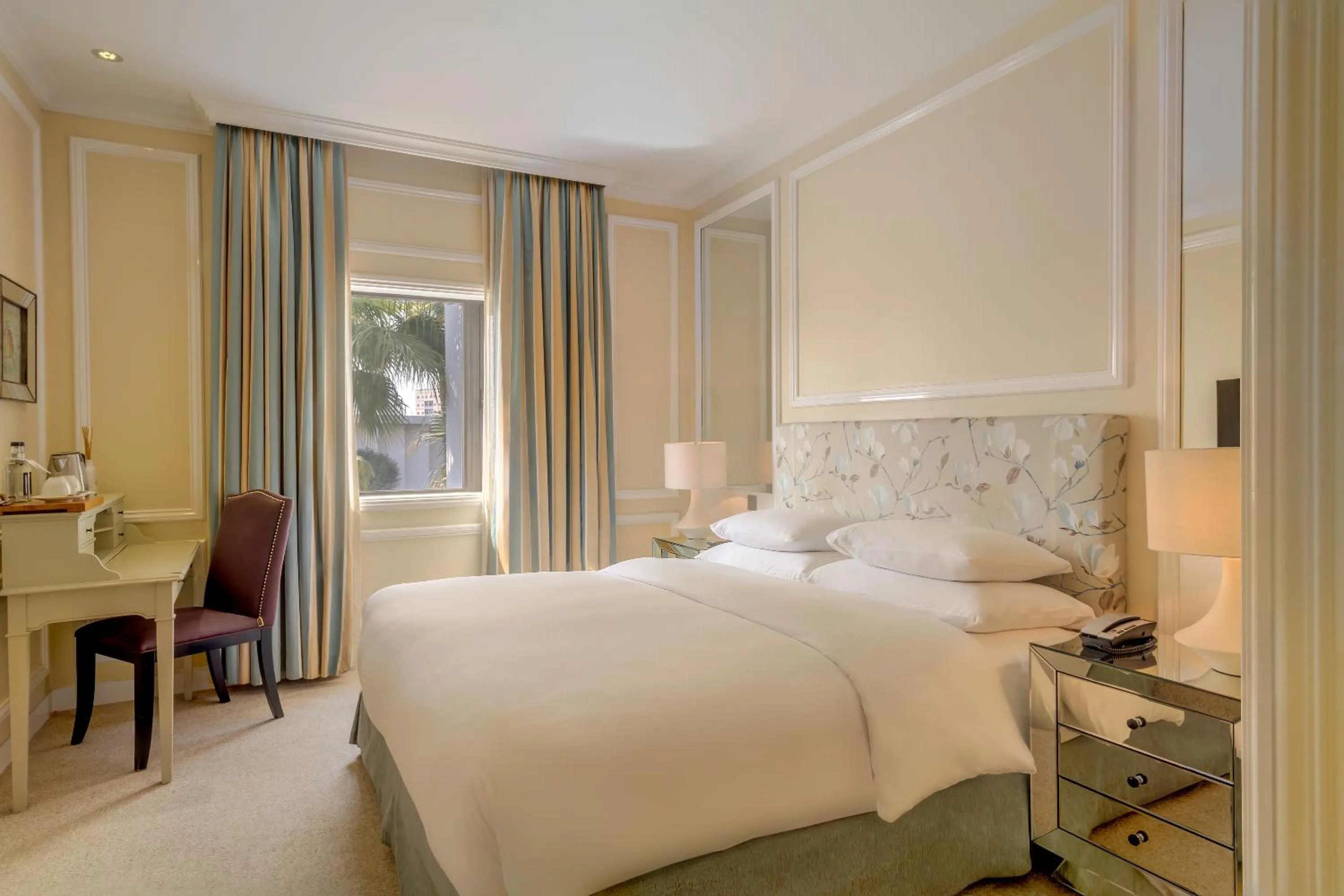 Bed in Palmyard Hotel