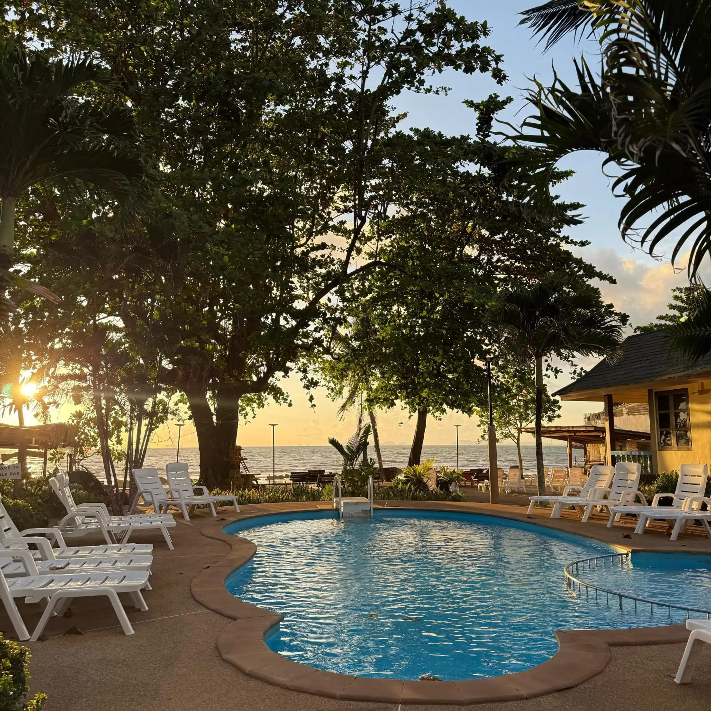 Swimming pool in Ocean View Resort Swimming pool in Ocean View Resort
