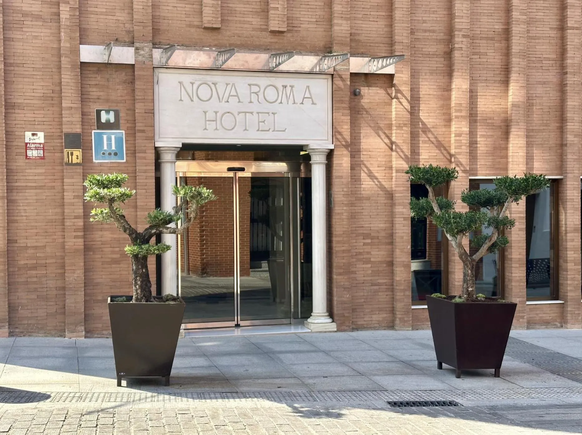 Facade/entrance in Hotel Nova Roma