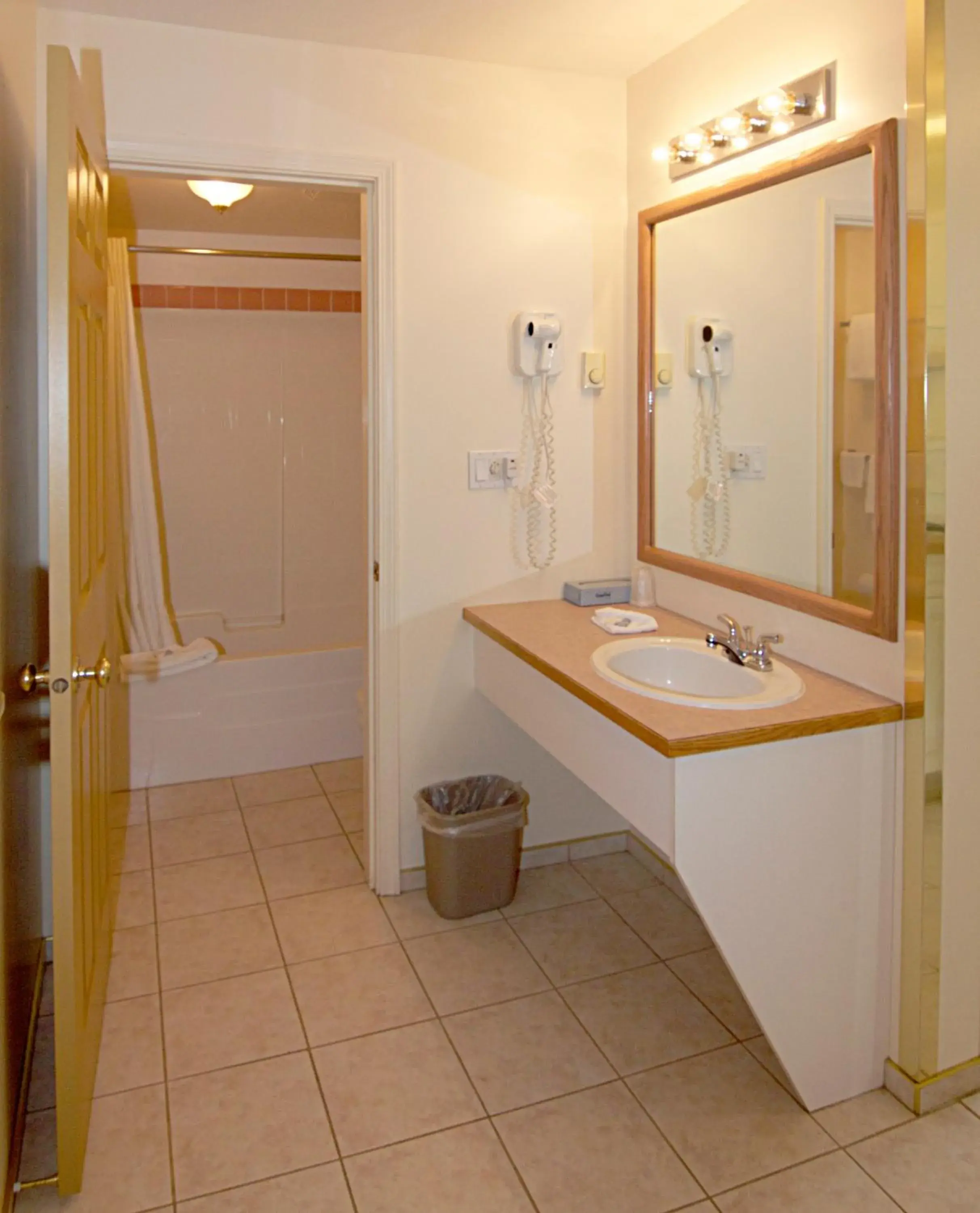 King Room with Spa Bath - single occupancy in Western Budget Motel Bonnyville King Room with Spa Bath - single occupancy in Western Budget Motel Bonnyville