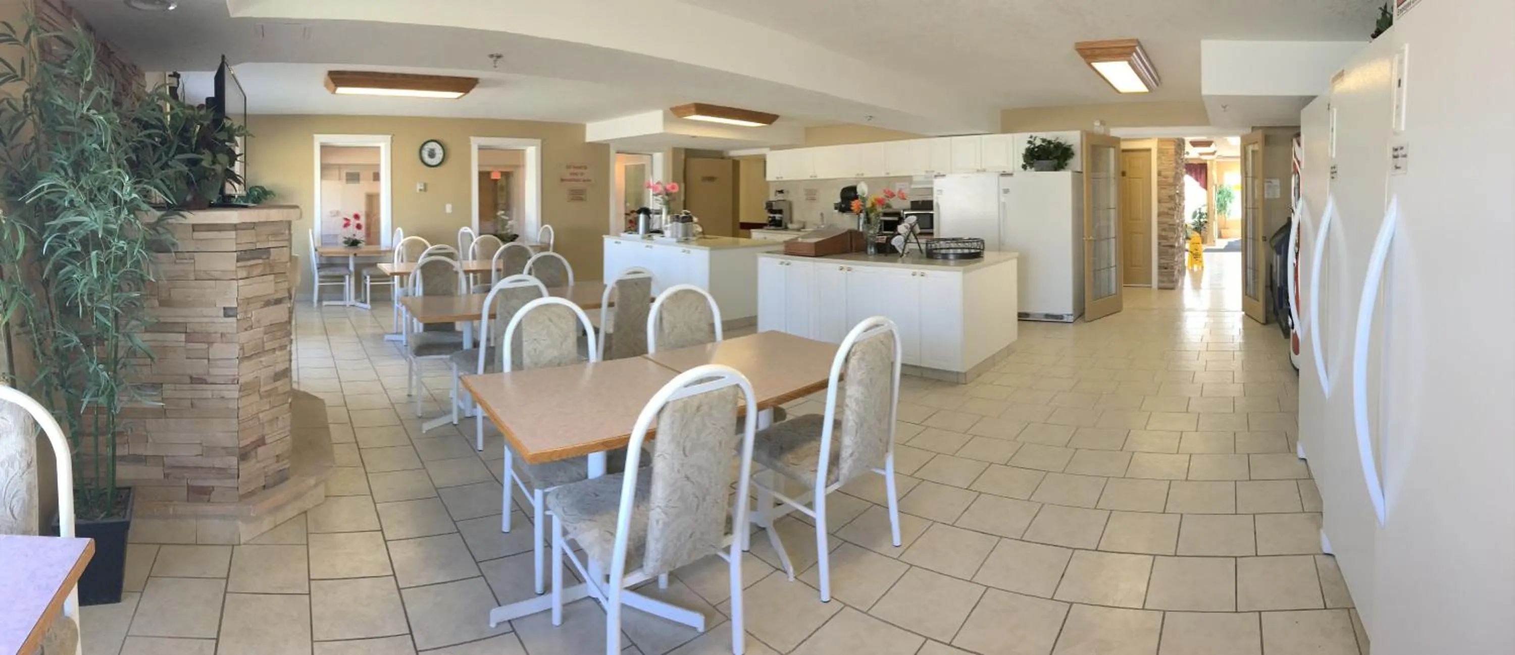 Restaurant/places to eat in Western Budget Motel #3 Whitecourt