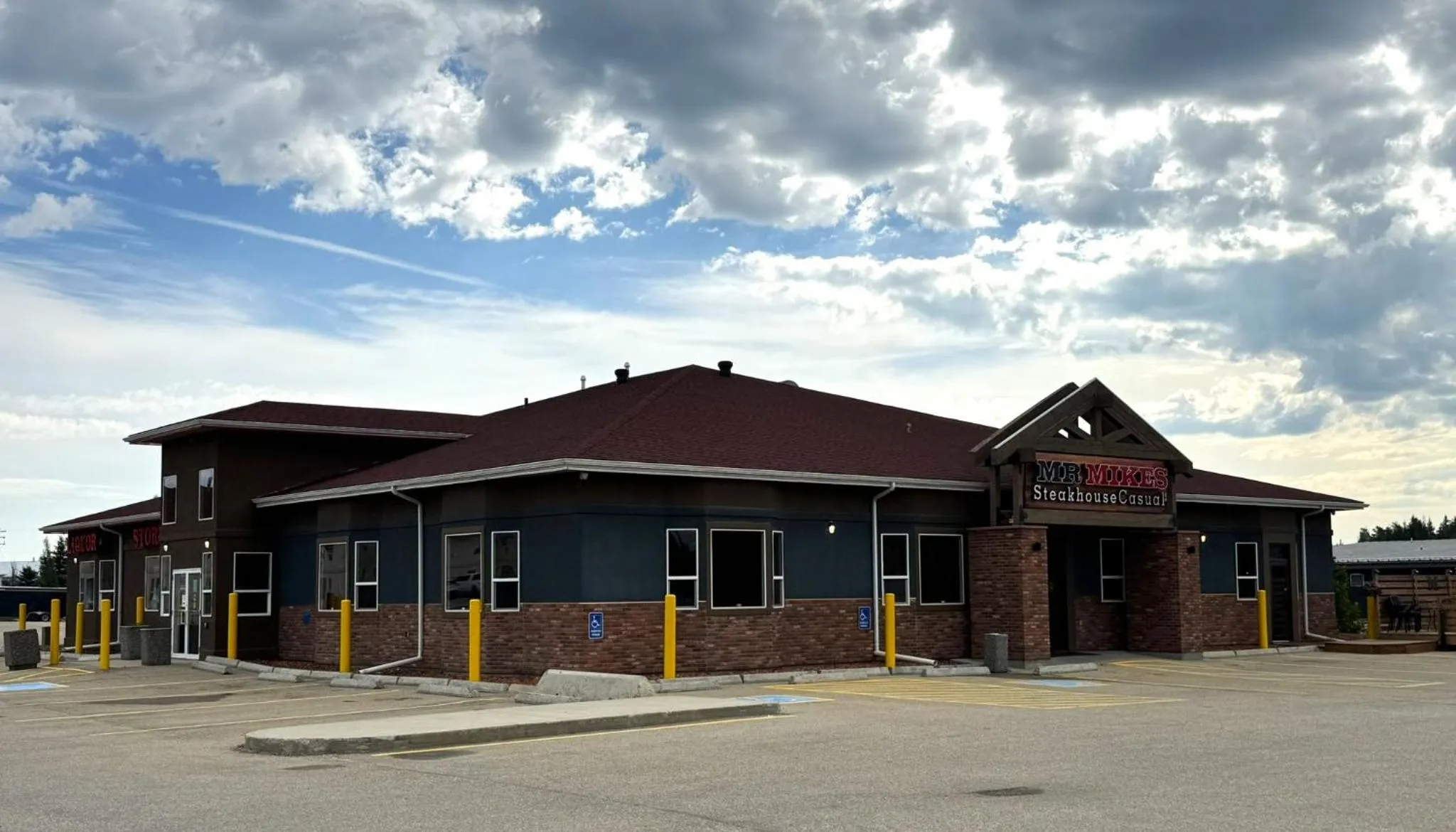 Restaurant/places to eat in Western Budget Motel #3 Whitecourt