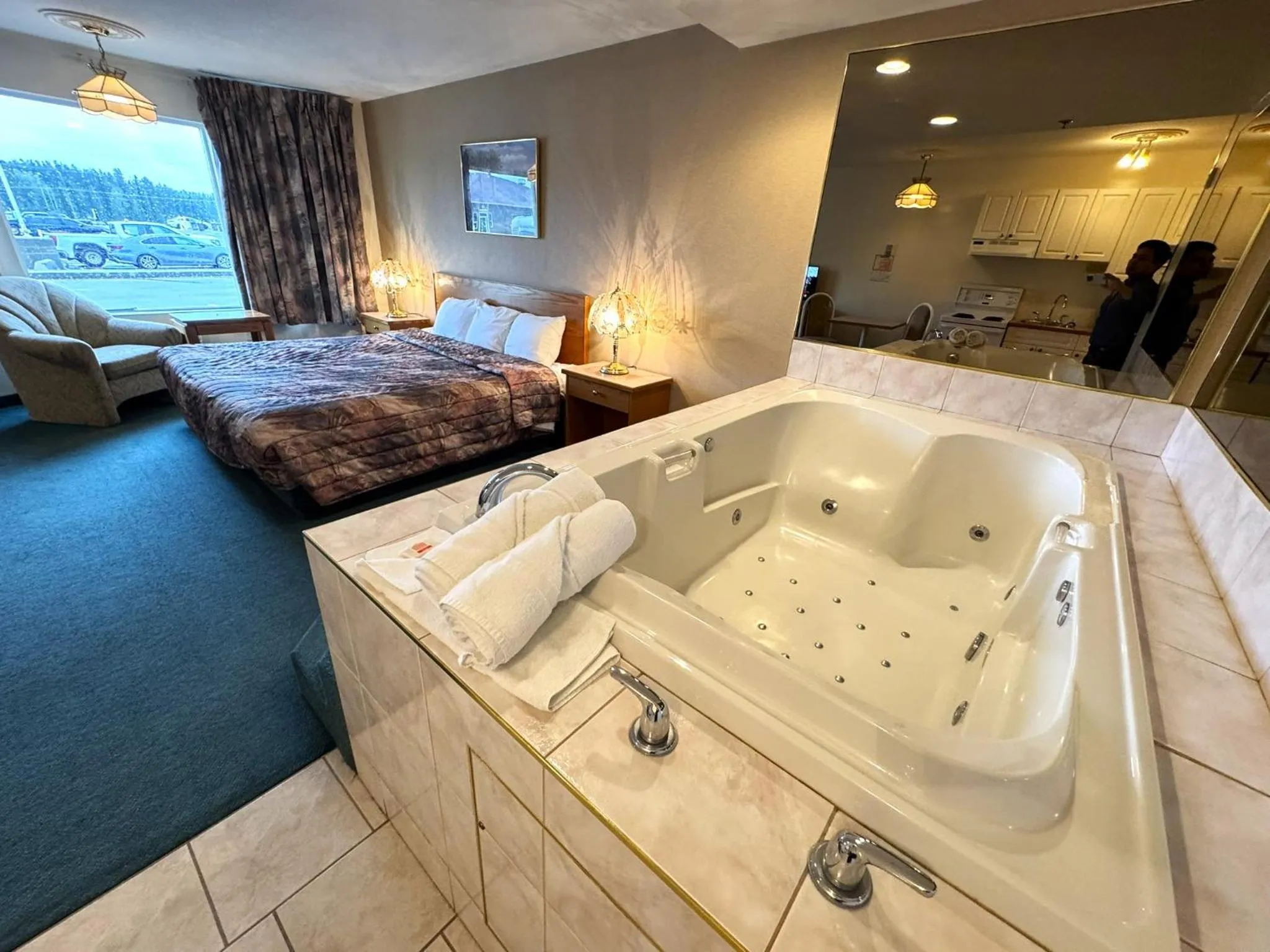 Hot Tub, Bed in Western Budget Motel #3 Whitecourt