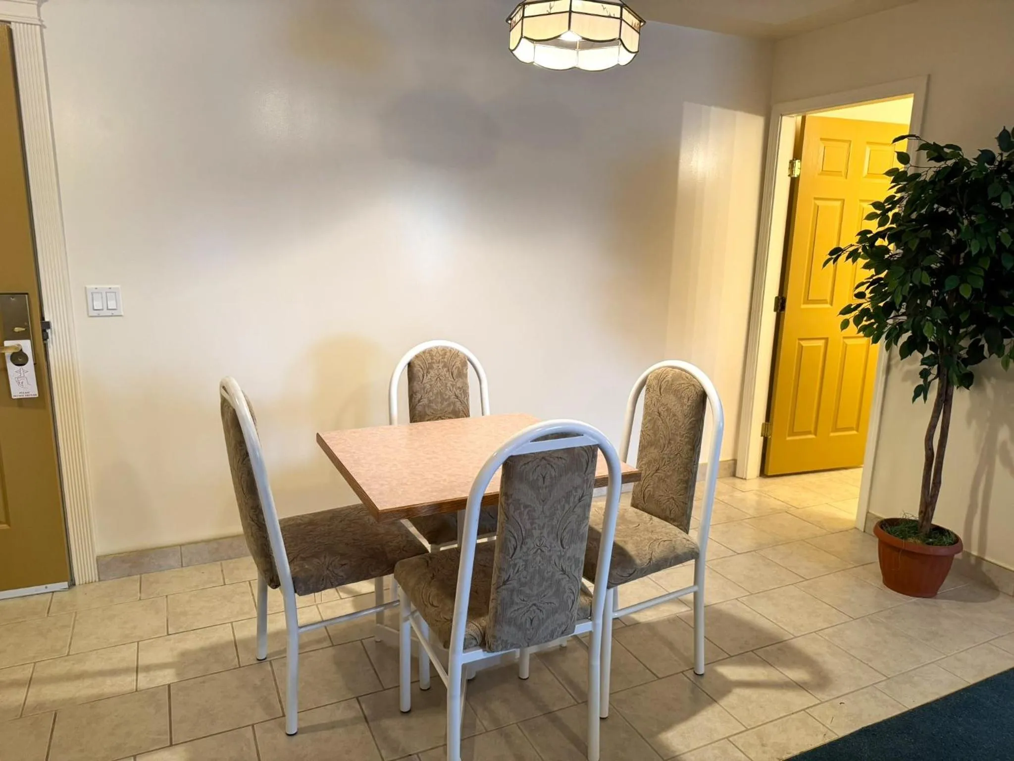 Dining area in Western Budget Motel #3 Whitecourt