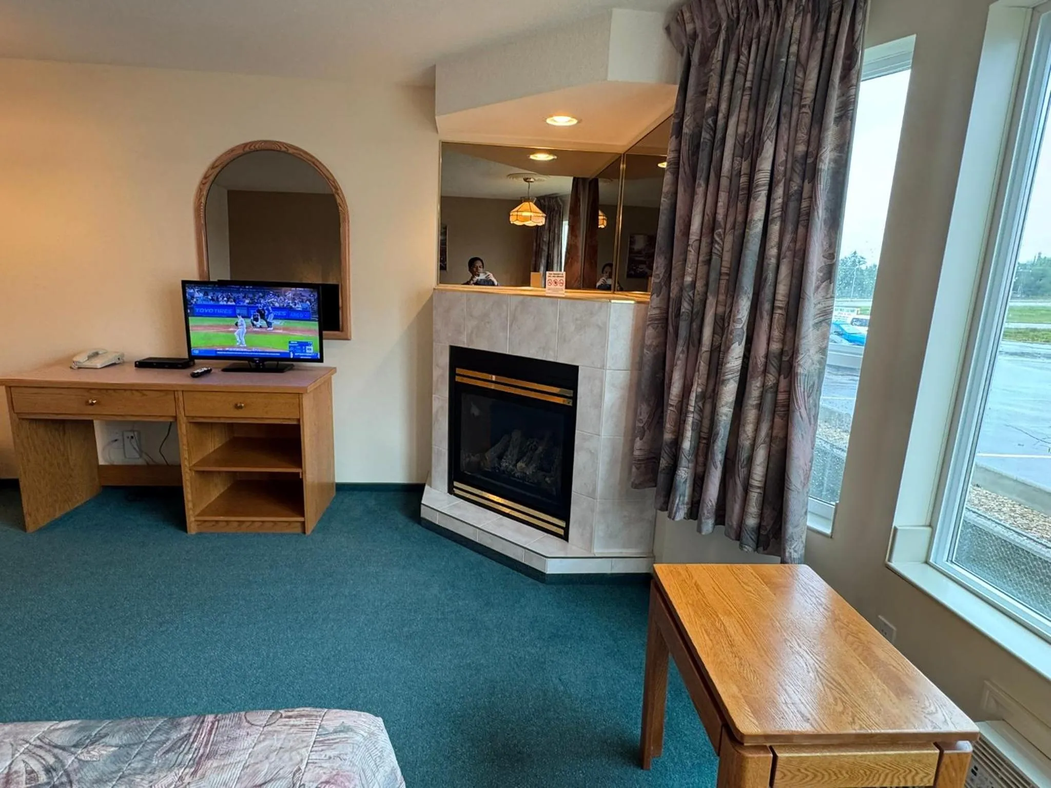 TV and multimedia in Western Budget Motel #3 Whitecourt