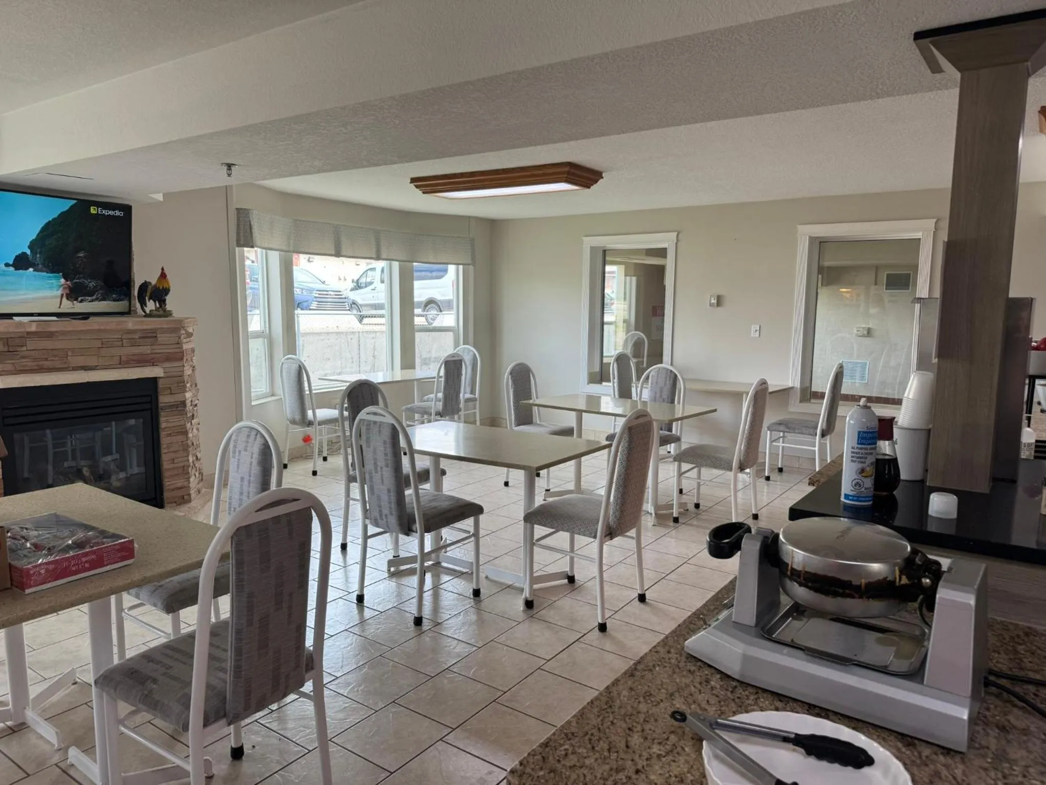 Communal lounge/ TV room in Western Budget Motel #3 Whitecourt