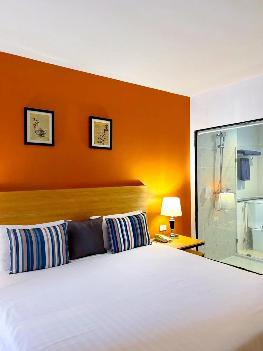 Bed in Vogue Pattaya Hotel