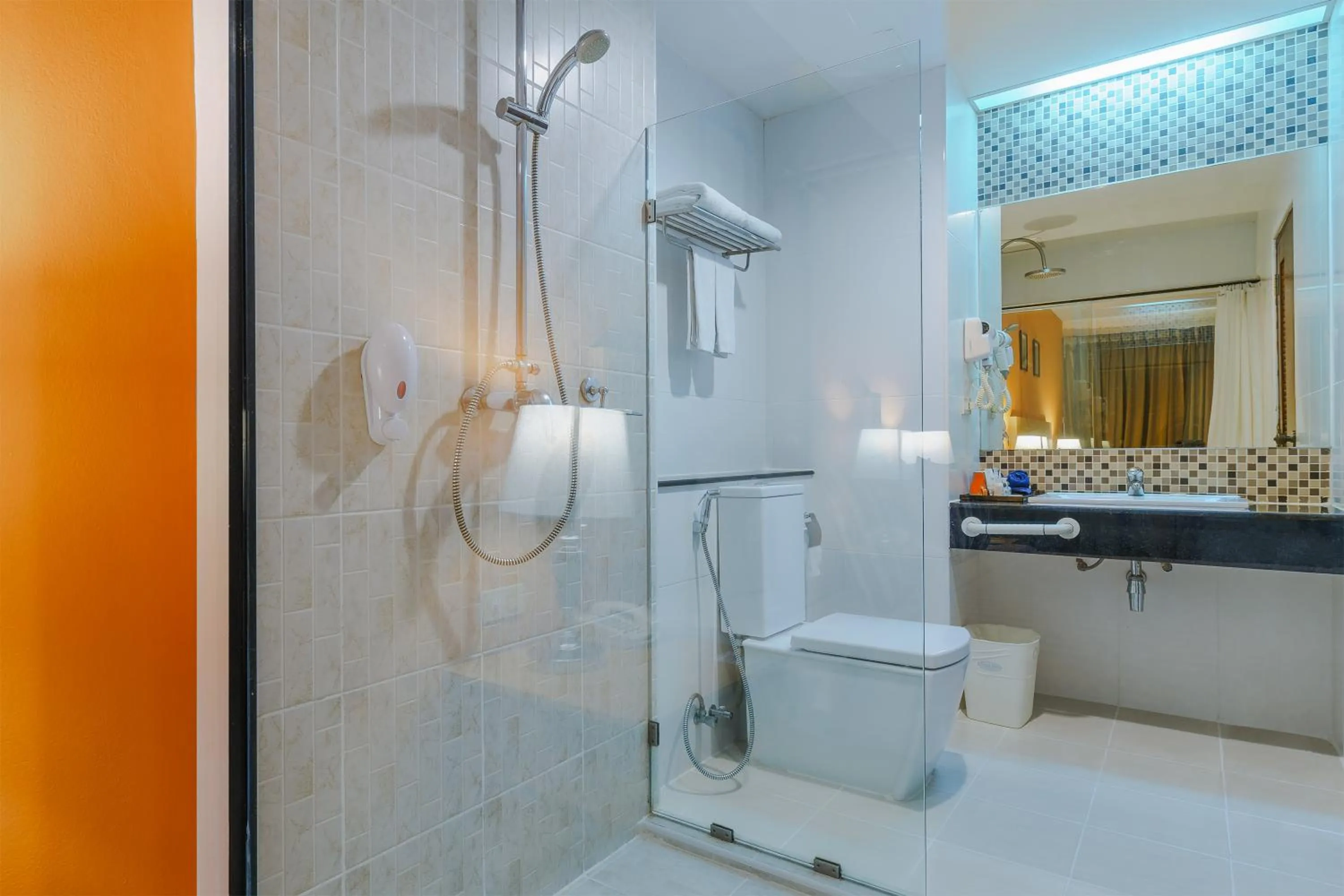 Shower in Vogue Pattaya Hotel