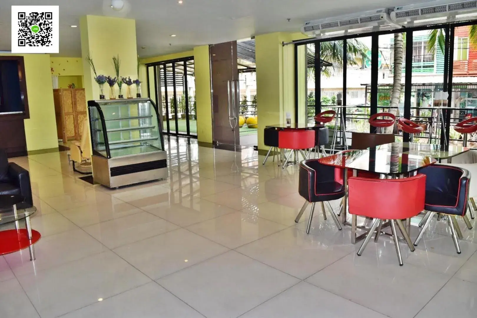 Lounge or bar in Vogue Pattaya Hotel Lounge or bar in Vogue Pattaya Hotel