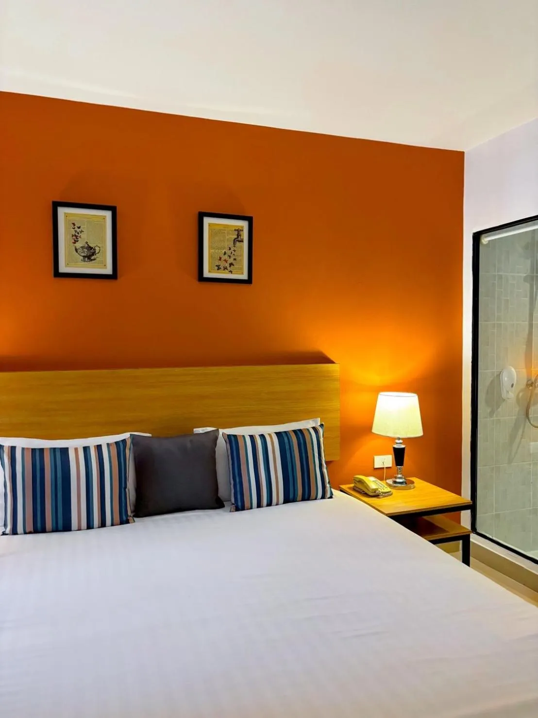 Bed in Vogue Pattaya Hotel