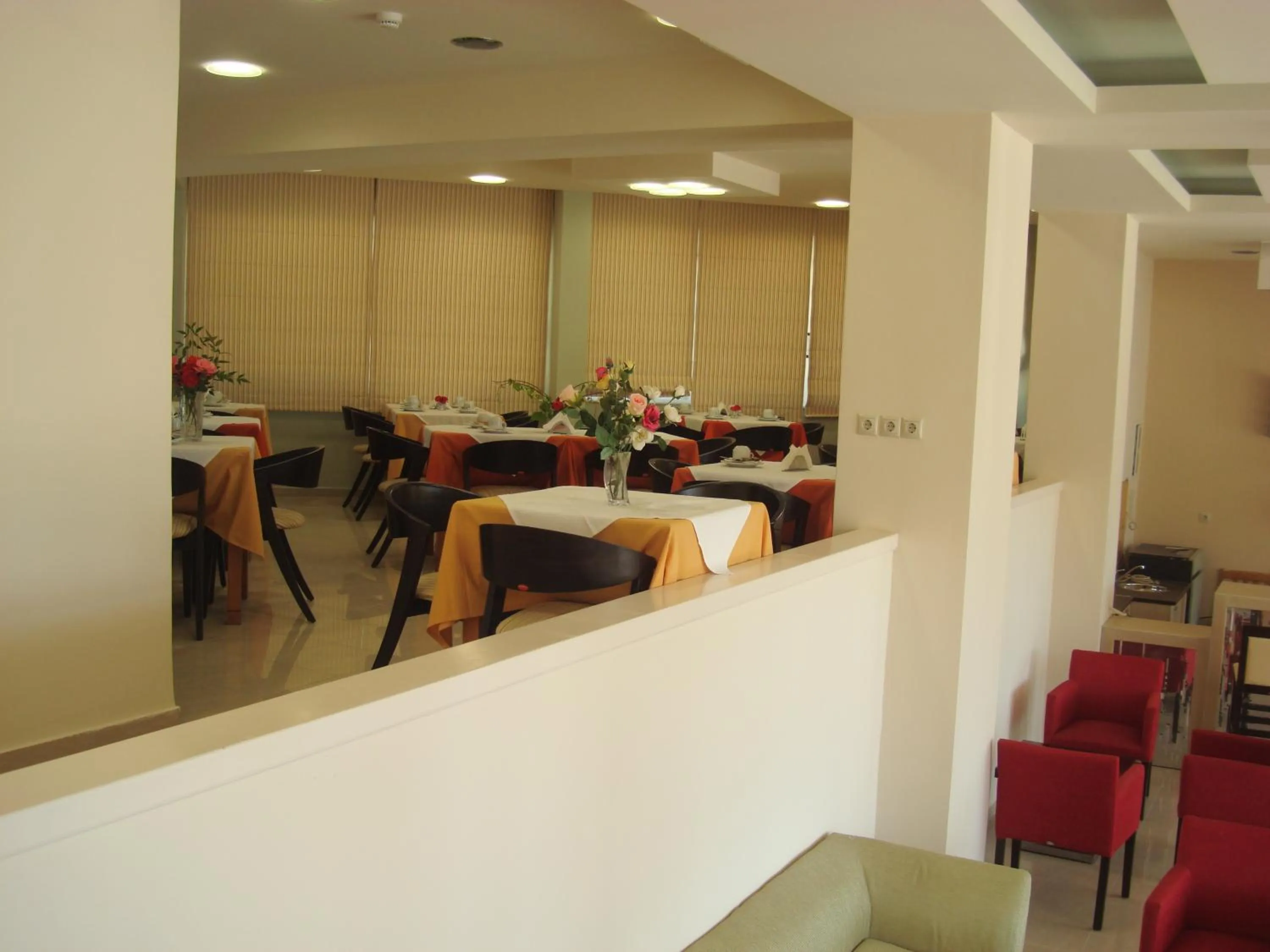 Restaurant/places to eat in Glyfada Beach Hotel