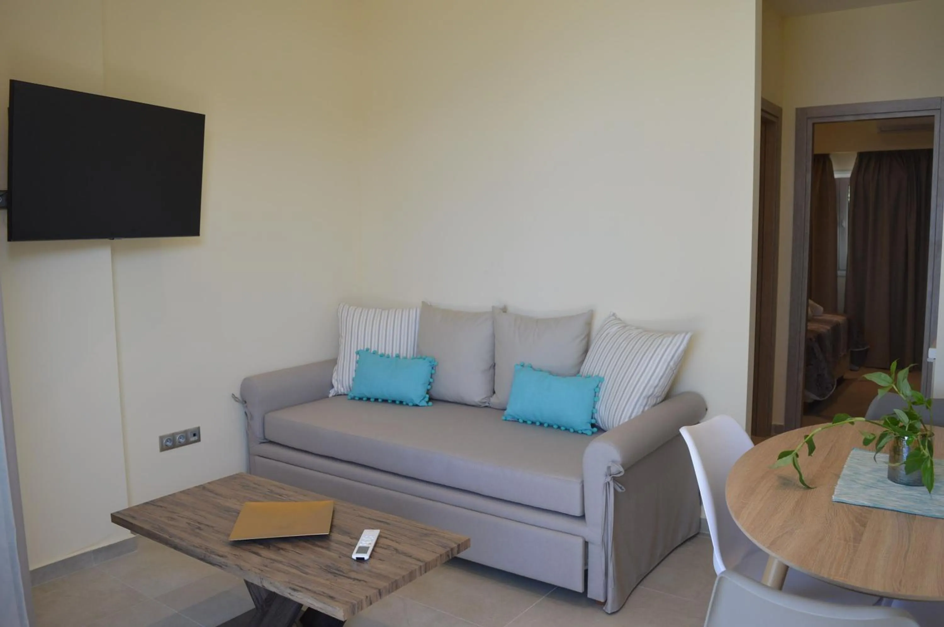 TV and multimedia in Glyfada Beach Hotel