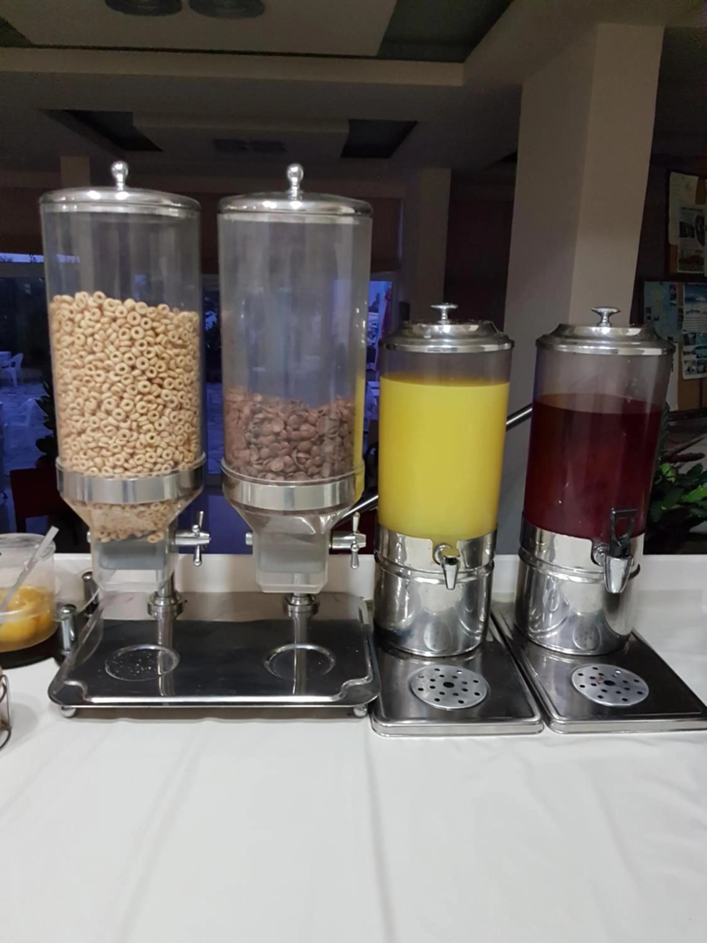 Restaurant/places to eat in Glyfada Beach Hotel