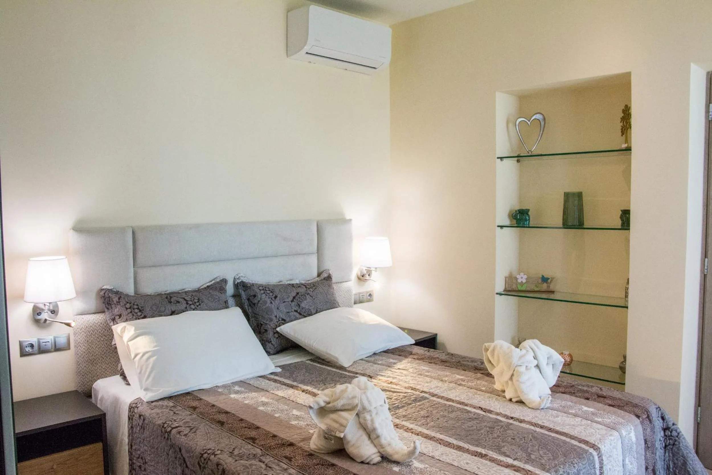 Bed in Glyfada Beach Hotel