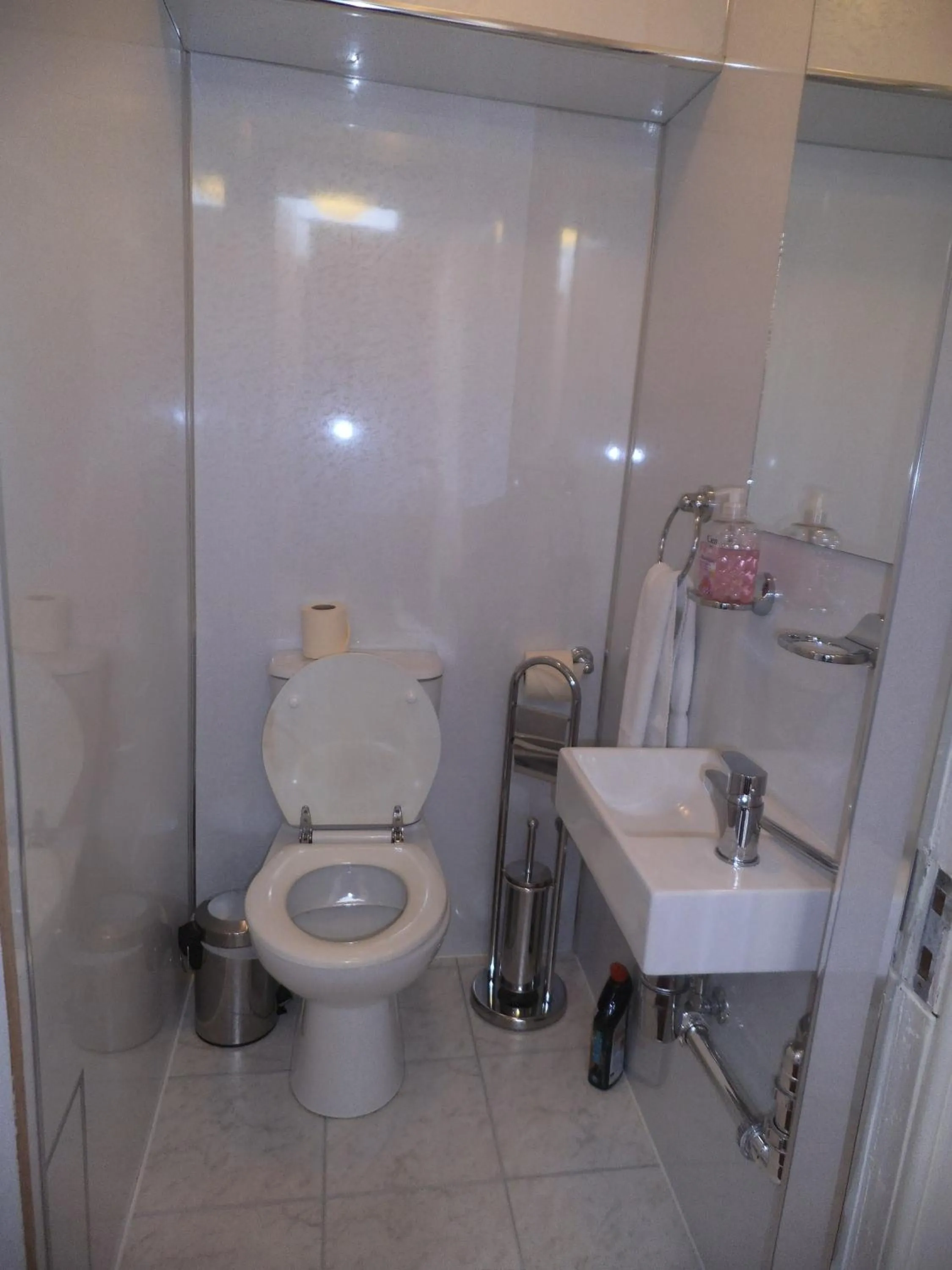 Bathroom in Menzies Guest House