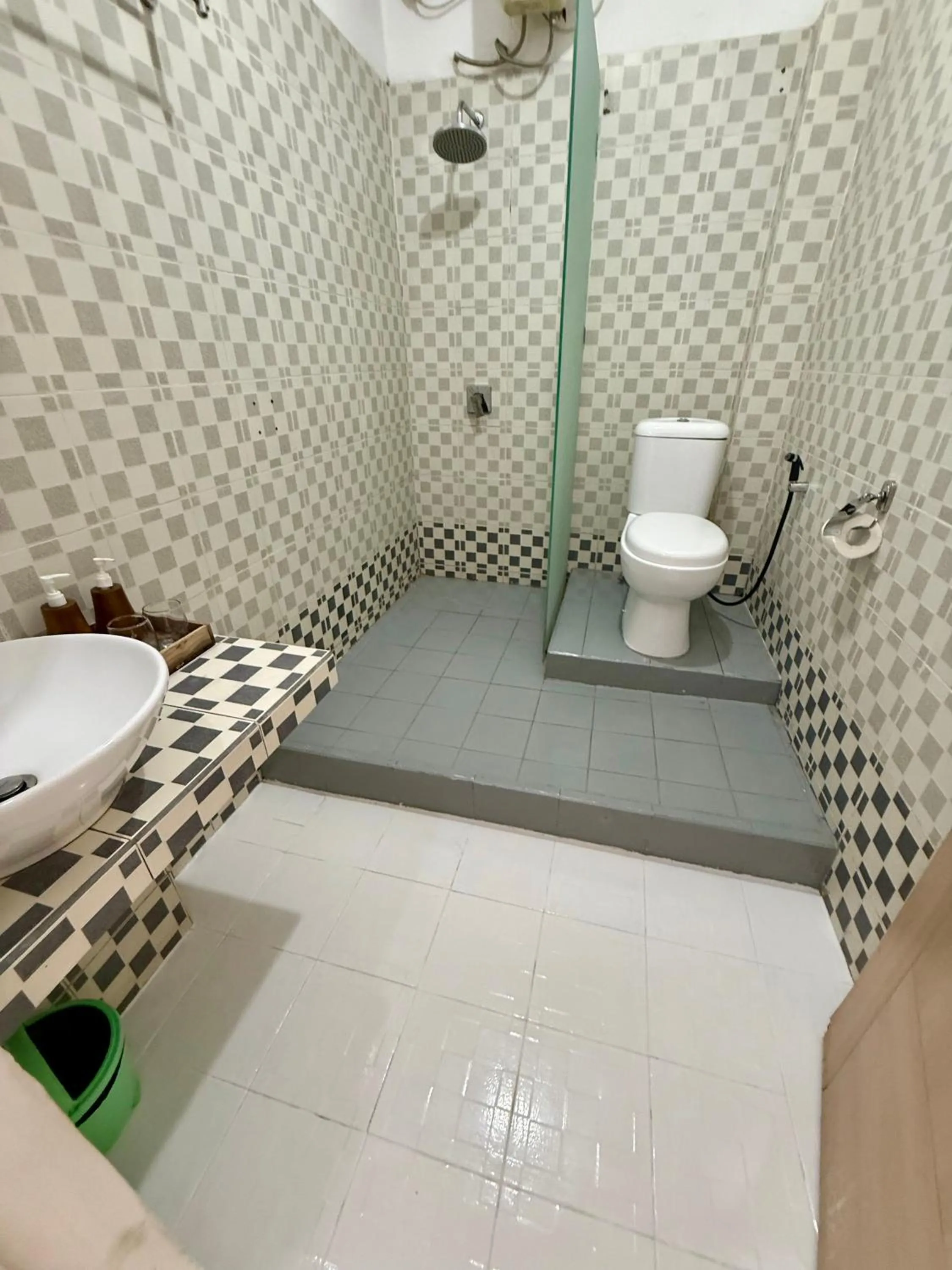 Shower in Blue Ocean Hotel