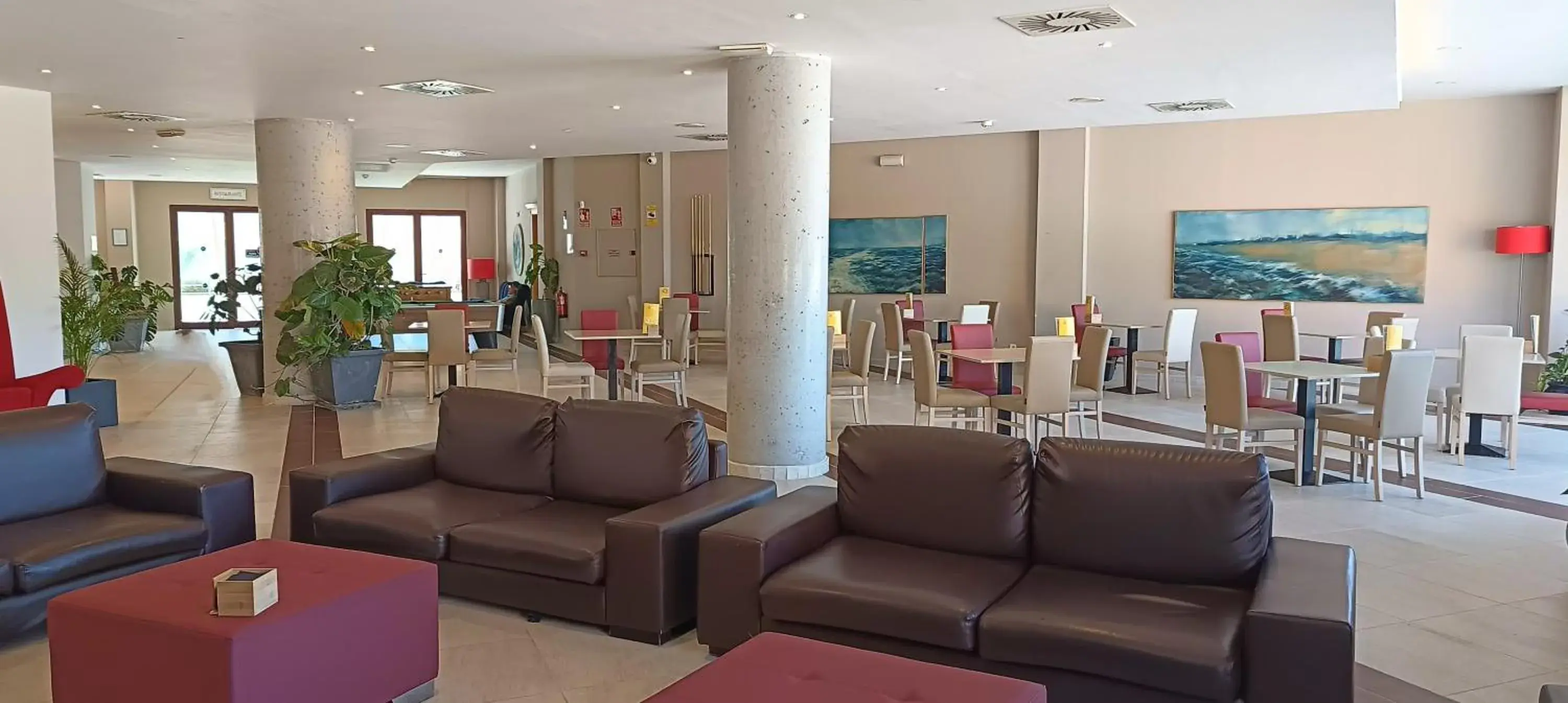 Lounge or bar in Ohtels Campo De Gibraltar Lounge or bar in Ohtels Campo De Gibraltar