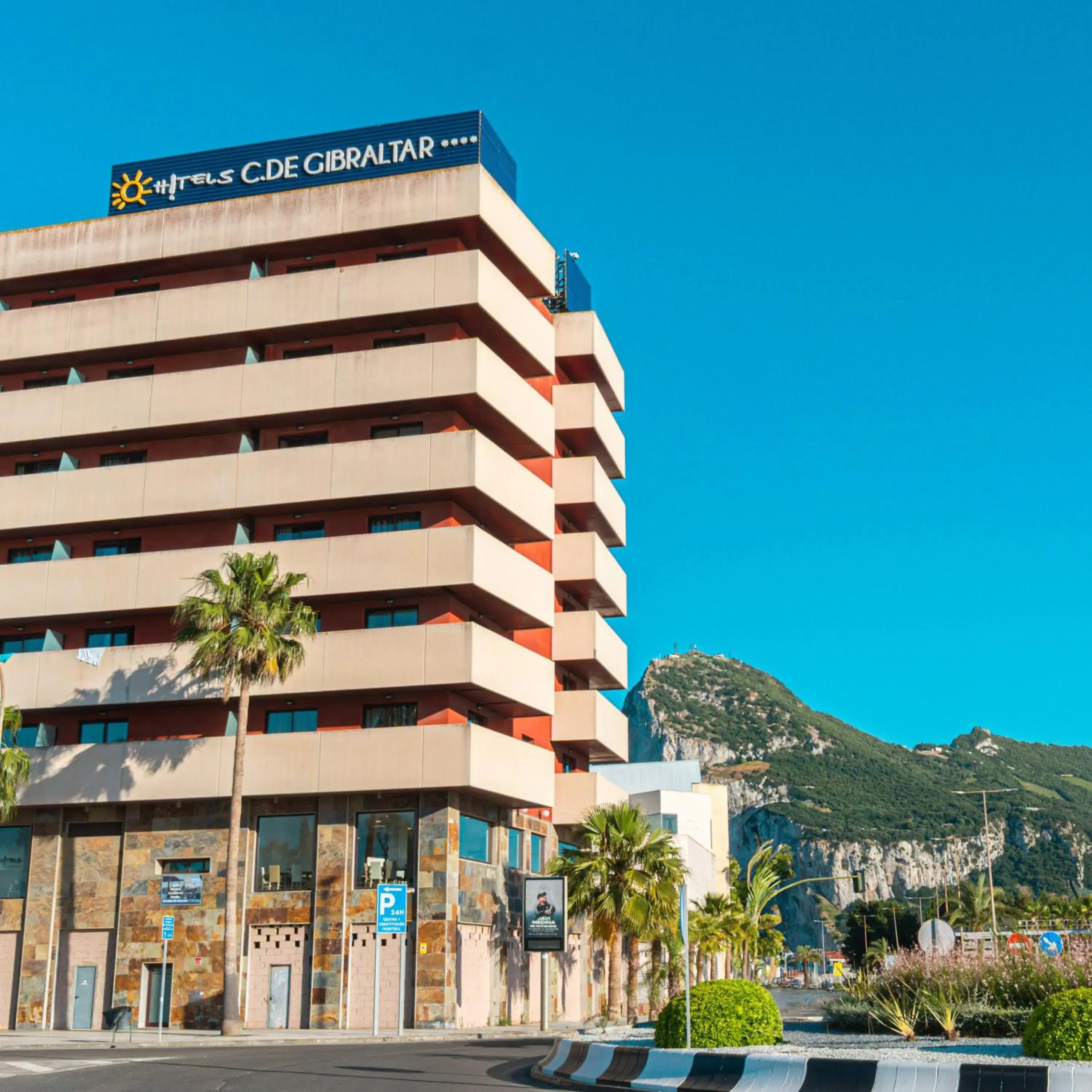 Property building in Ohtels Campo De Gibraltar Property building in Ohtels Campo De Gibraltar
