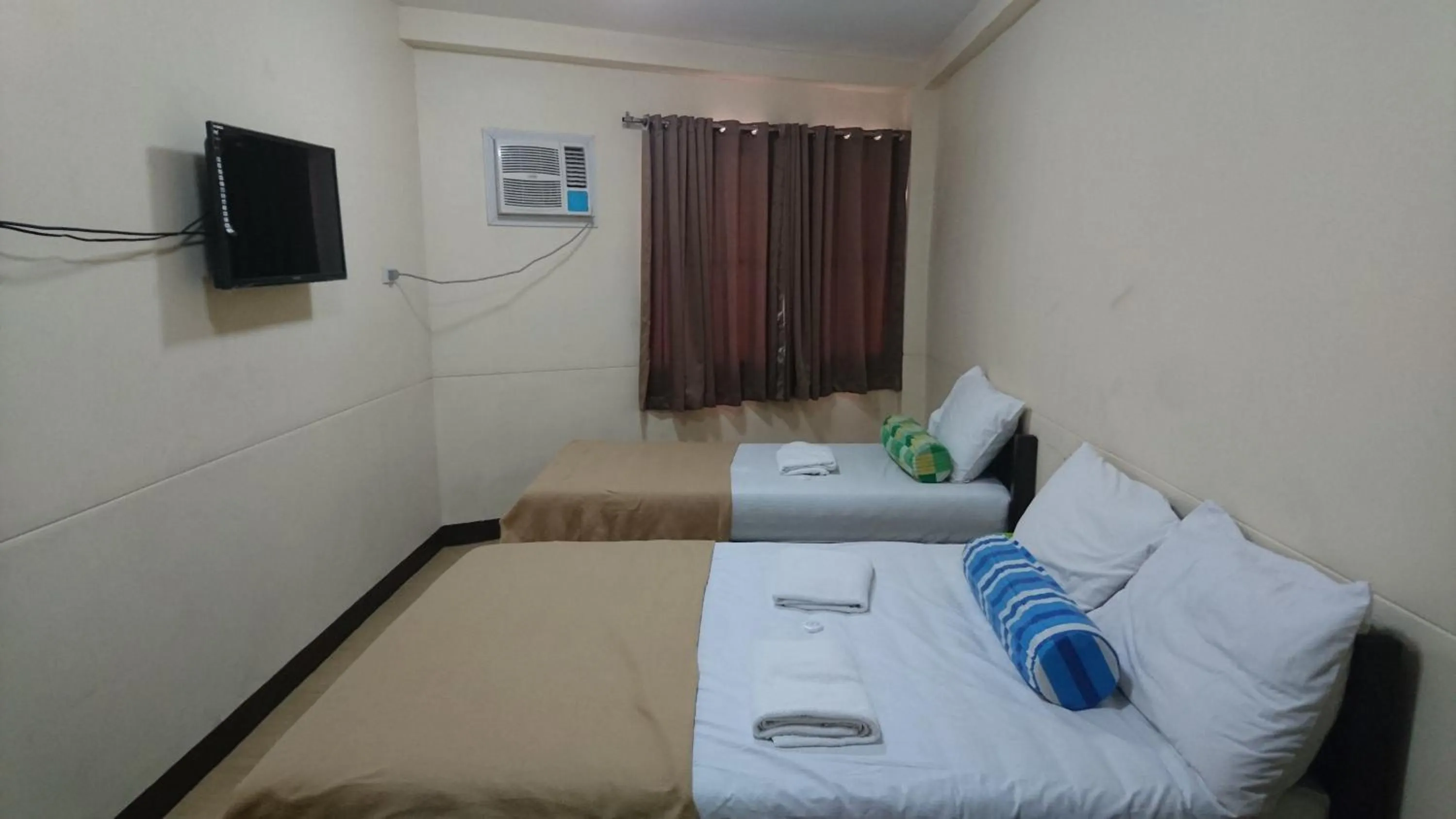 Bed in Calamba Pension Plaza