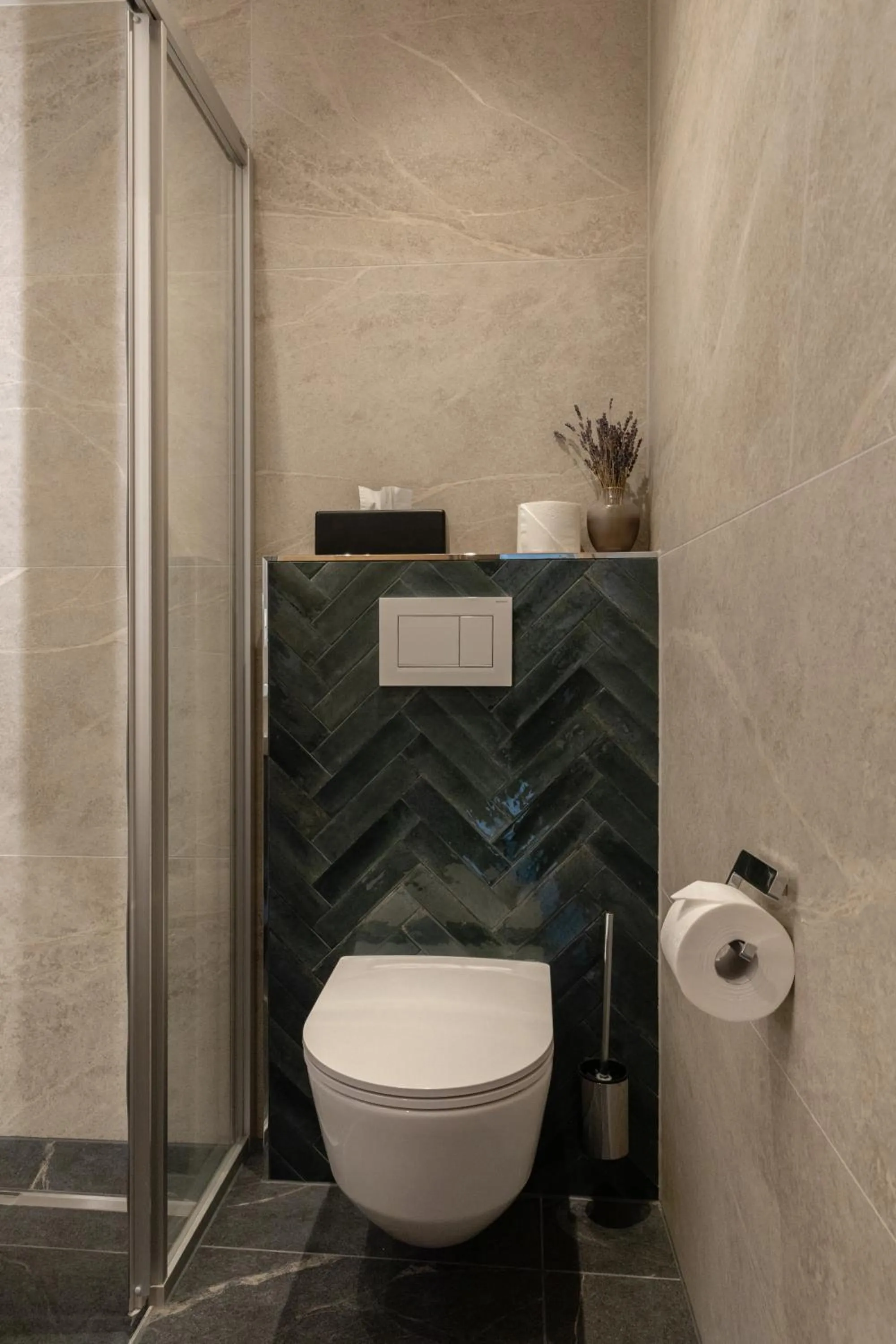 Toilet in Rosa Canina Superior