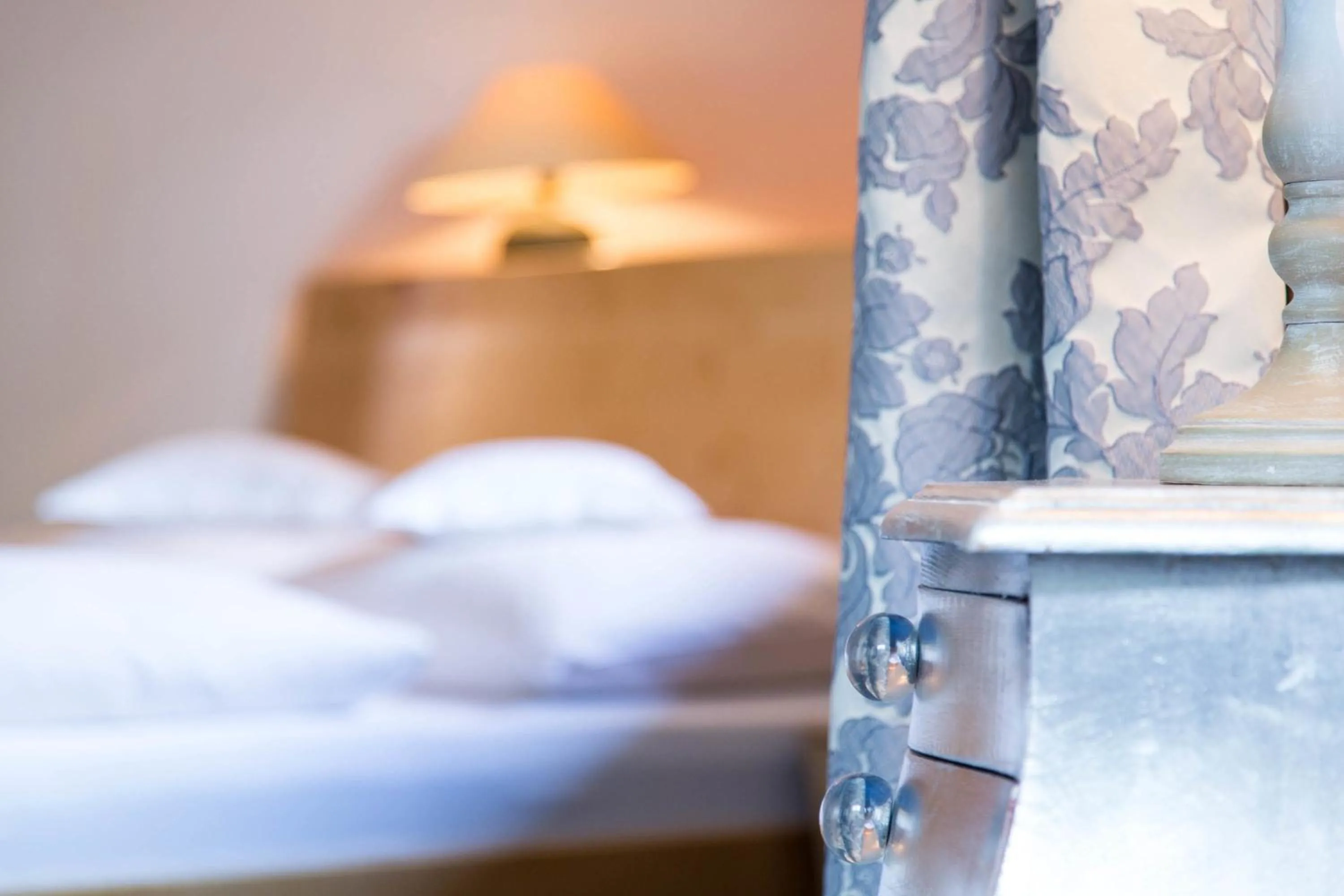 Bedroom, Bed in Rosa Canina Superior