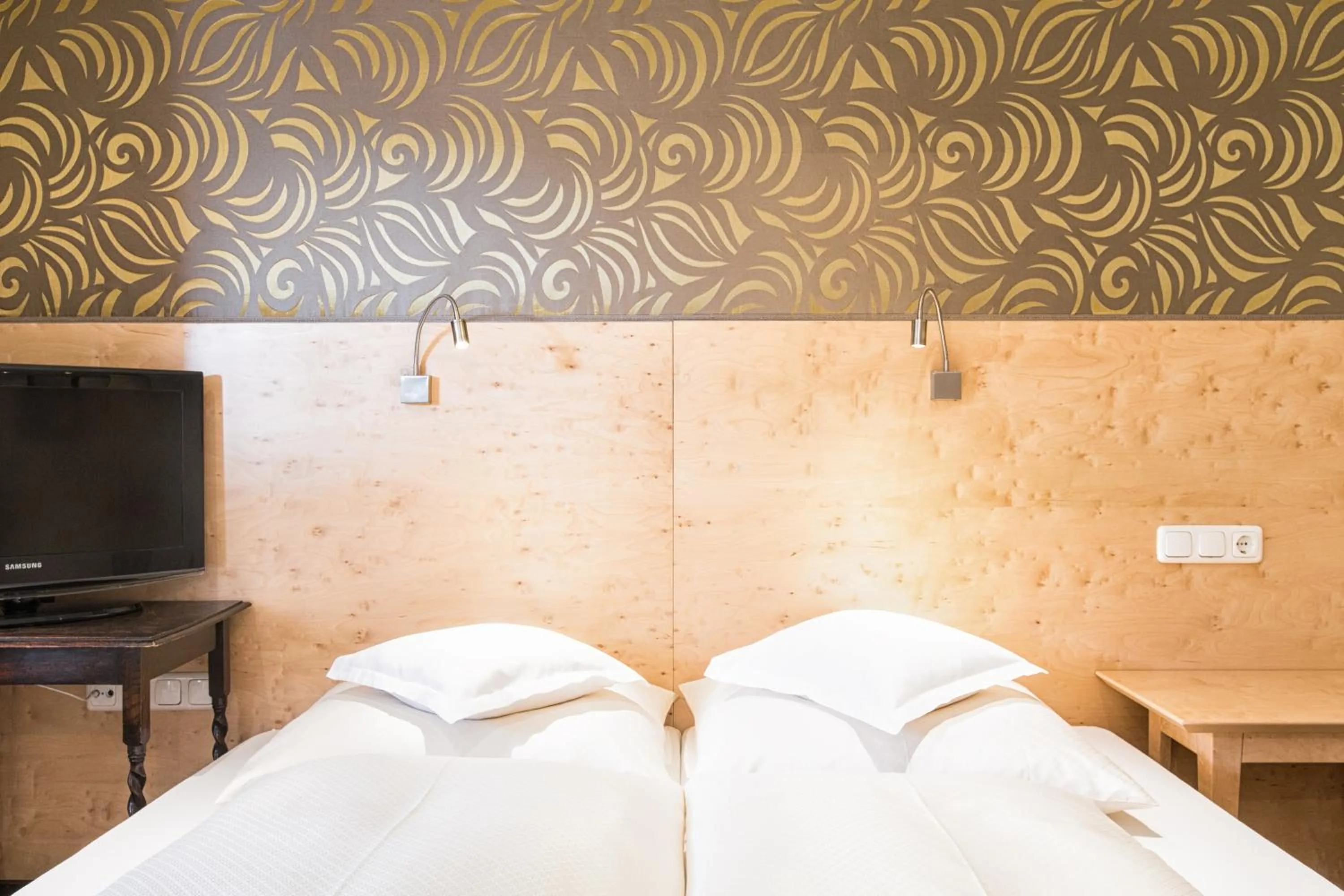 Photo of the whole room, Bed in Rosa Canina Superior