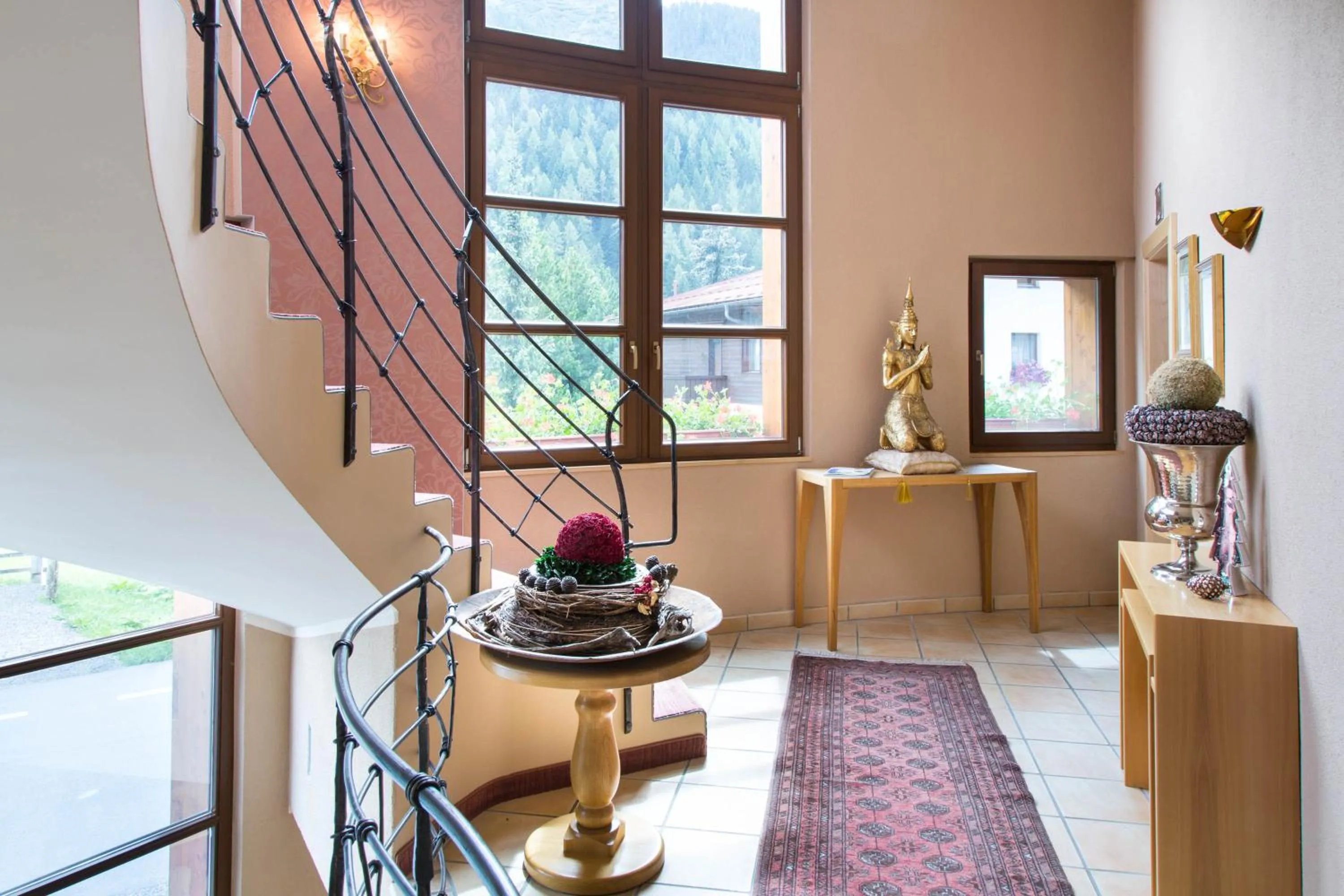 Decorative detail in Rosa Canina Superior