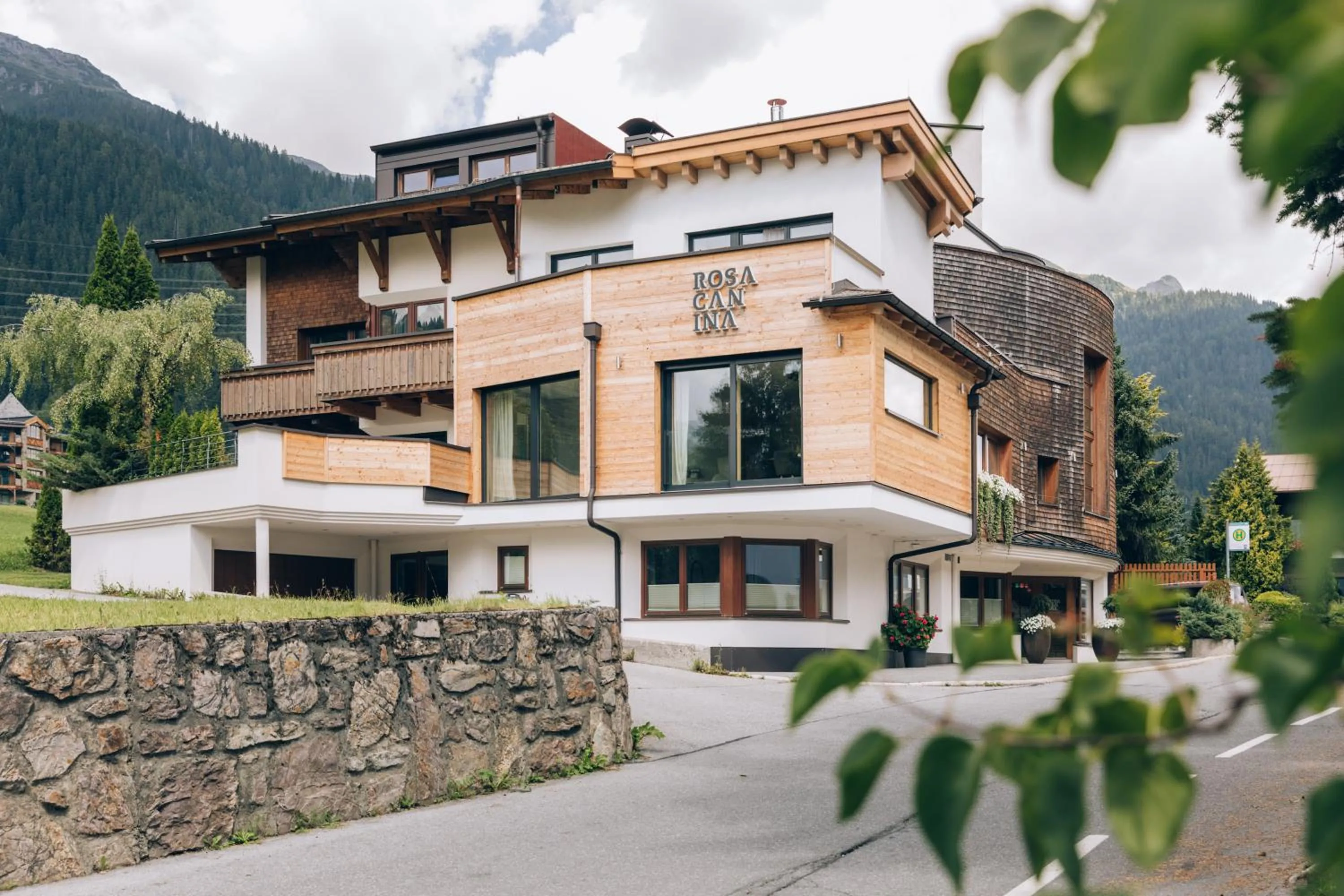 Property building in Rosa Canina Superior