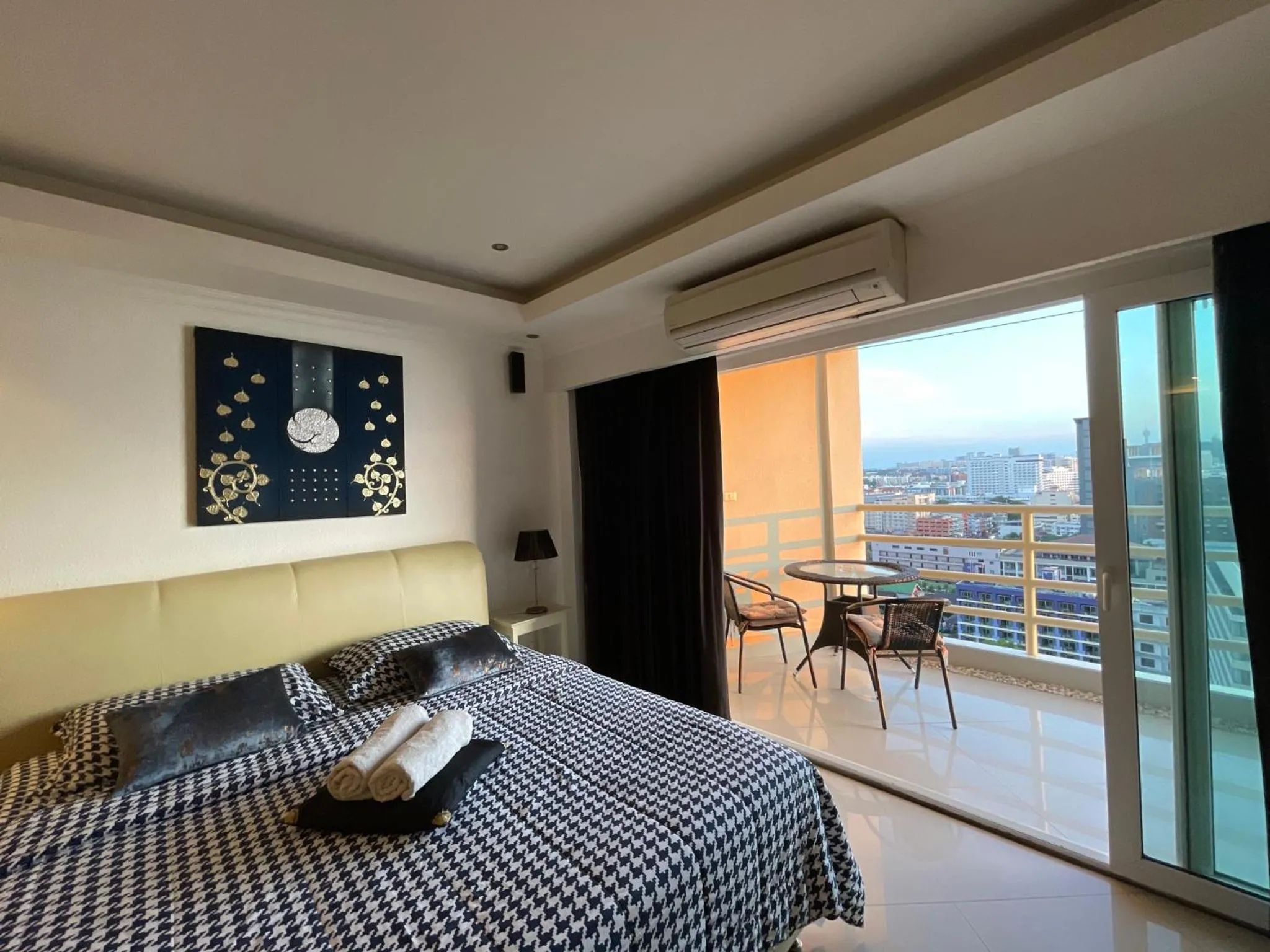 Bed in View Talay 6 Central Condo