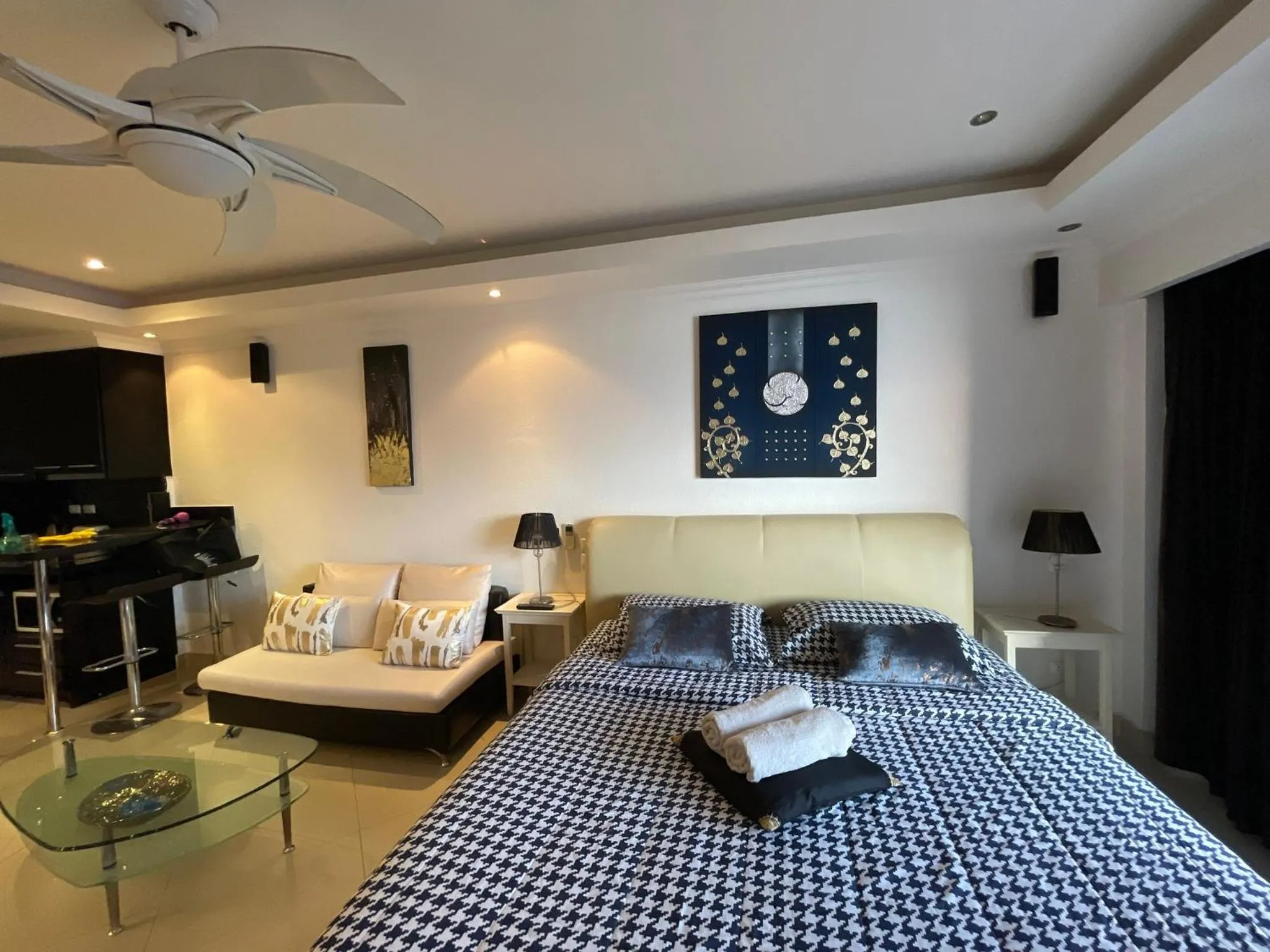 Bed in View Talay 6 Central Condo