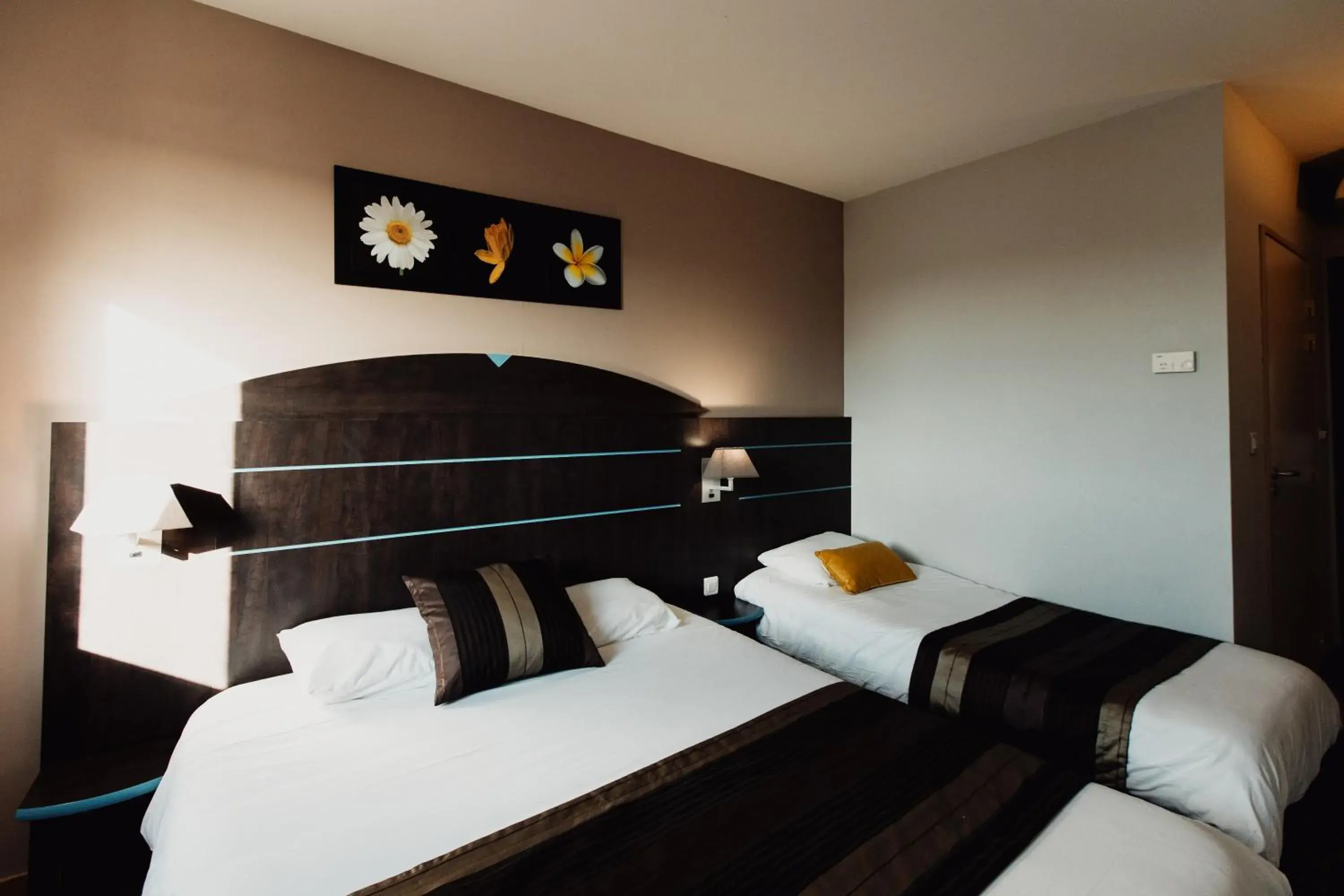 Triple Room in Hôtel Akena Caudry Cambrai Triple Room in Hôtel Akena Caudry Cambrai