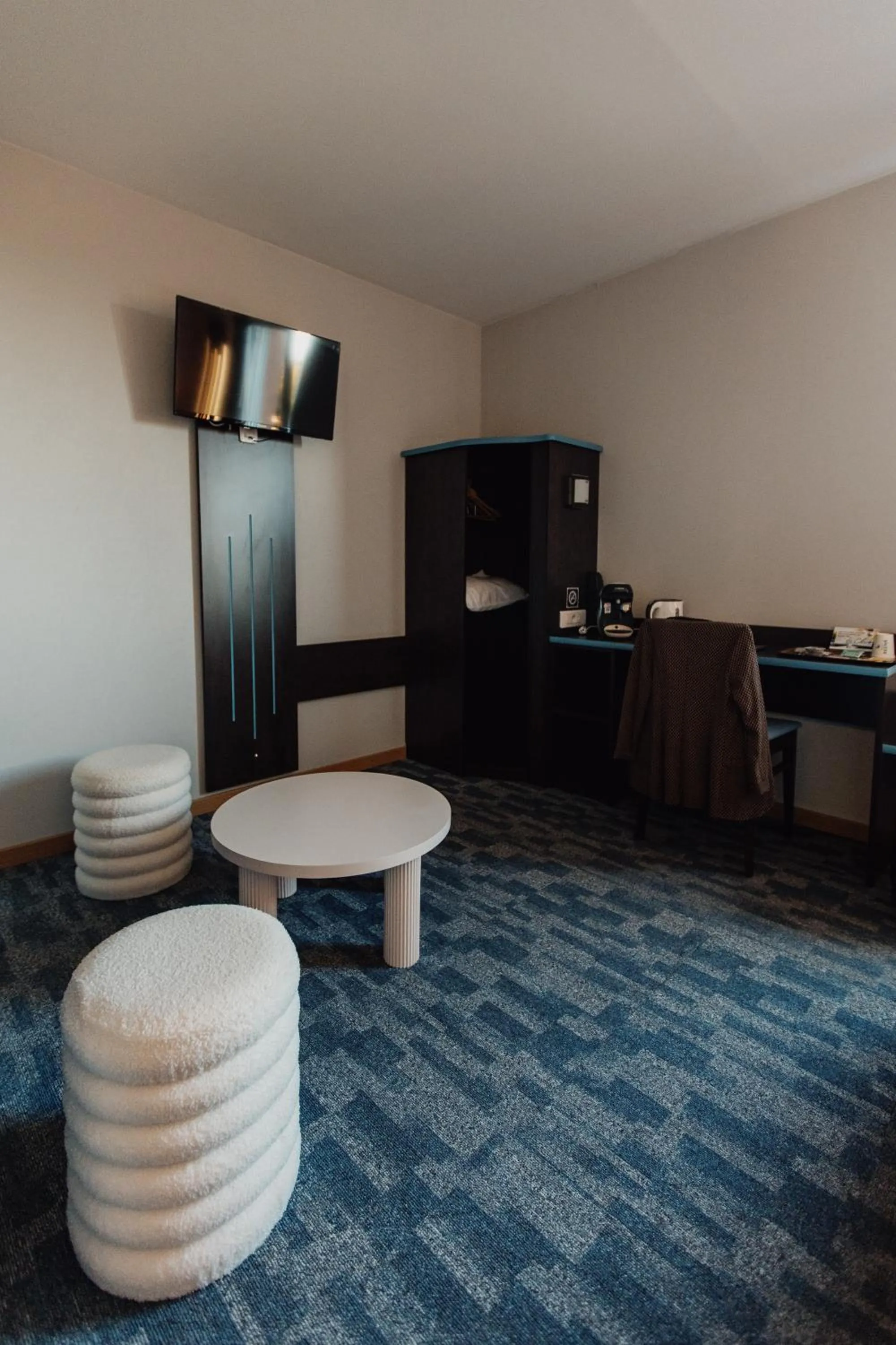 Seating area in Hôtel Akena Caudry Cambrai