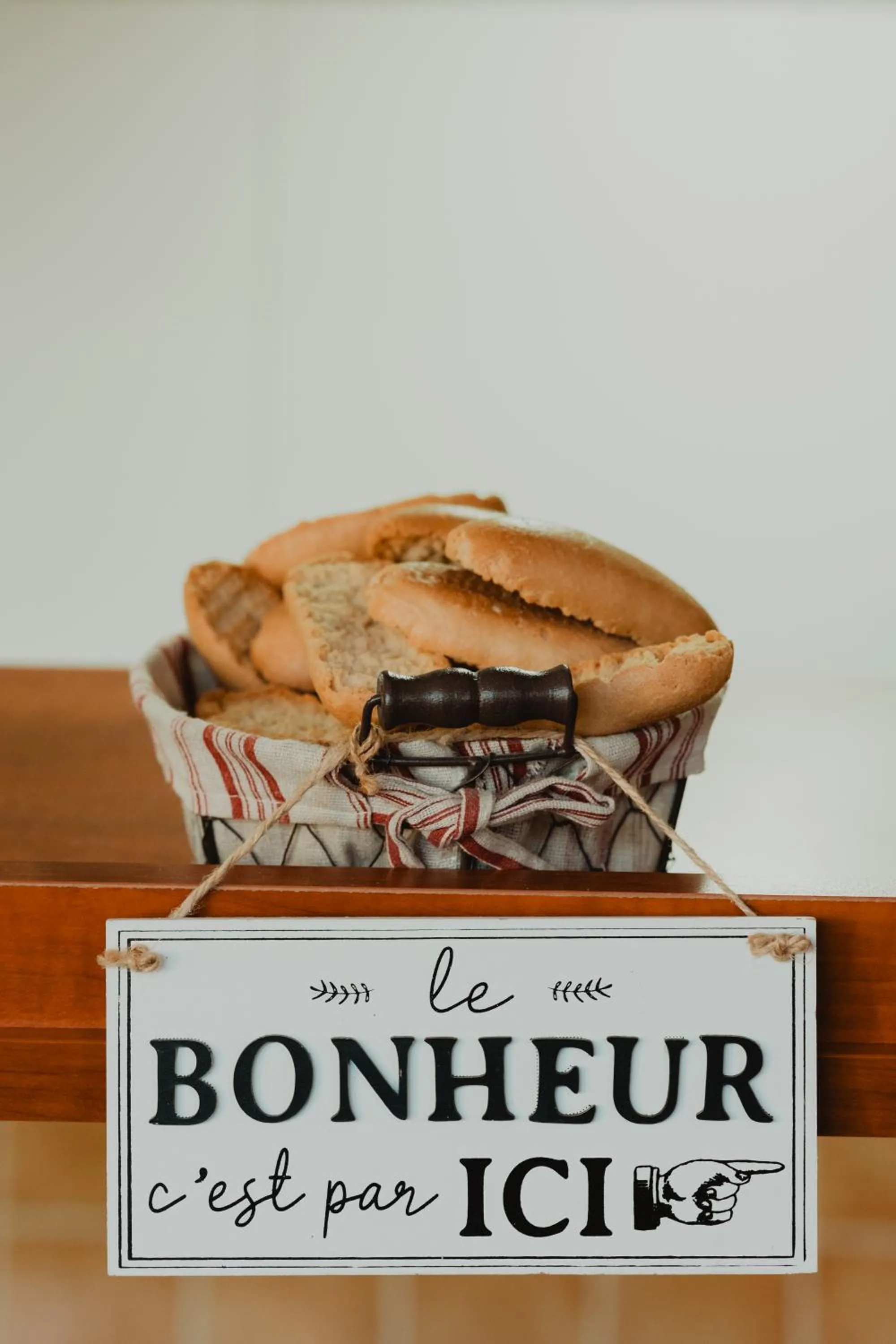 Buffet breakfast in Hôtel Akena Caudry Cambrai