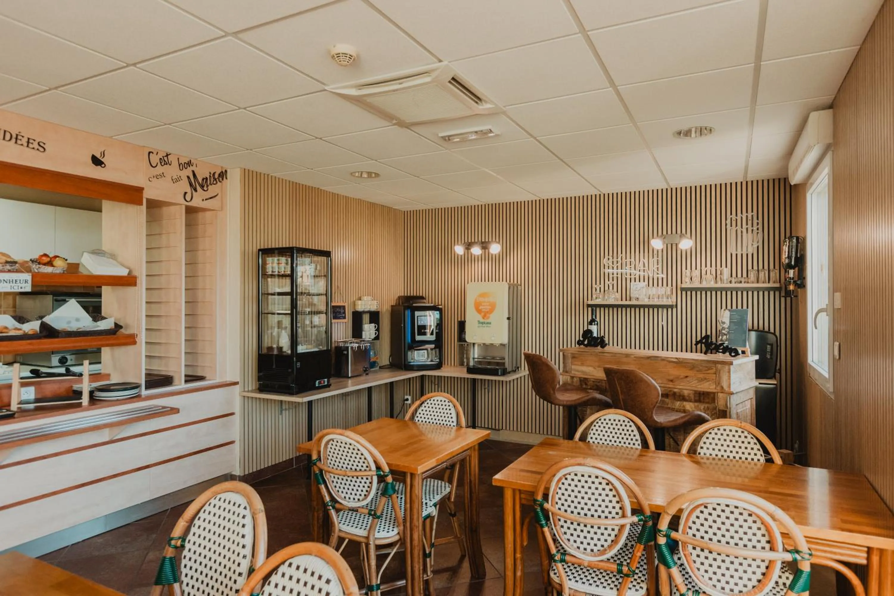 Breakfast in Hôtel Akena Caudry Cambrai