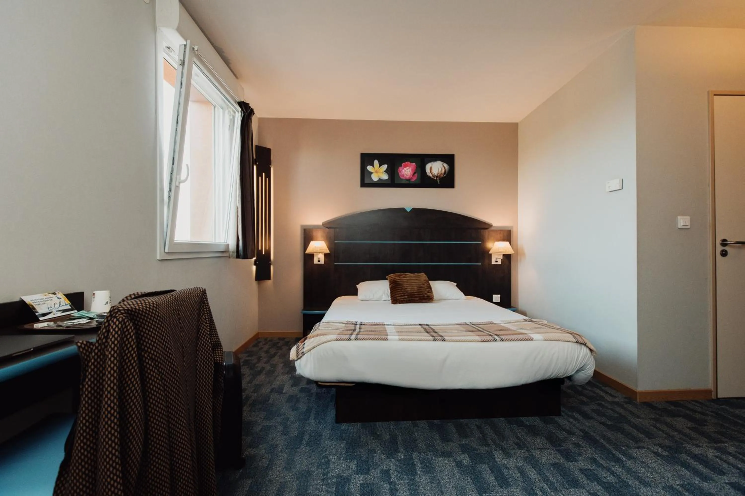 Bed in Hôtel Akena Caudry Cambrai