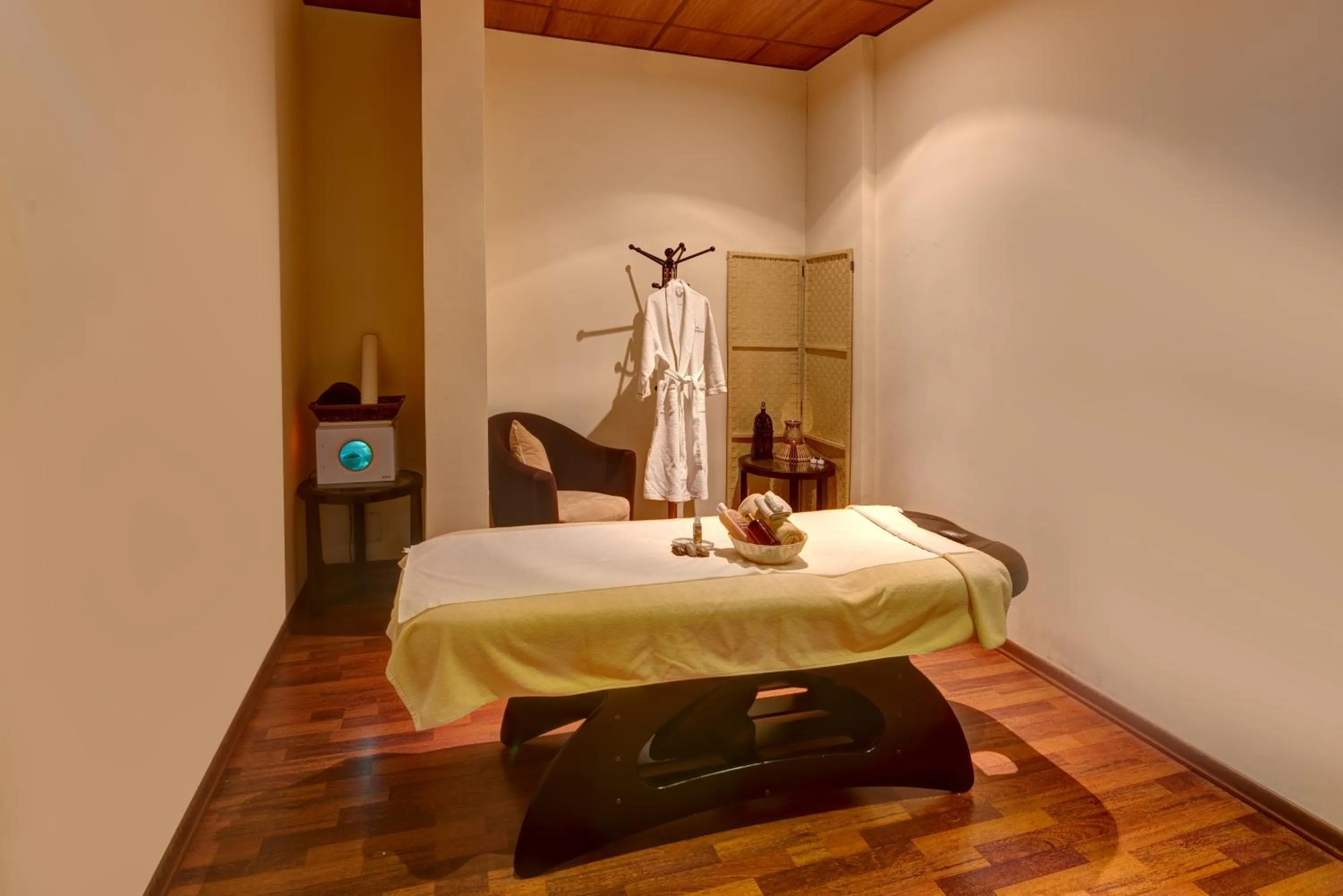 Massage, Bed in Sharjah Palace Hotel