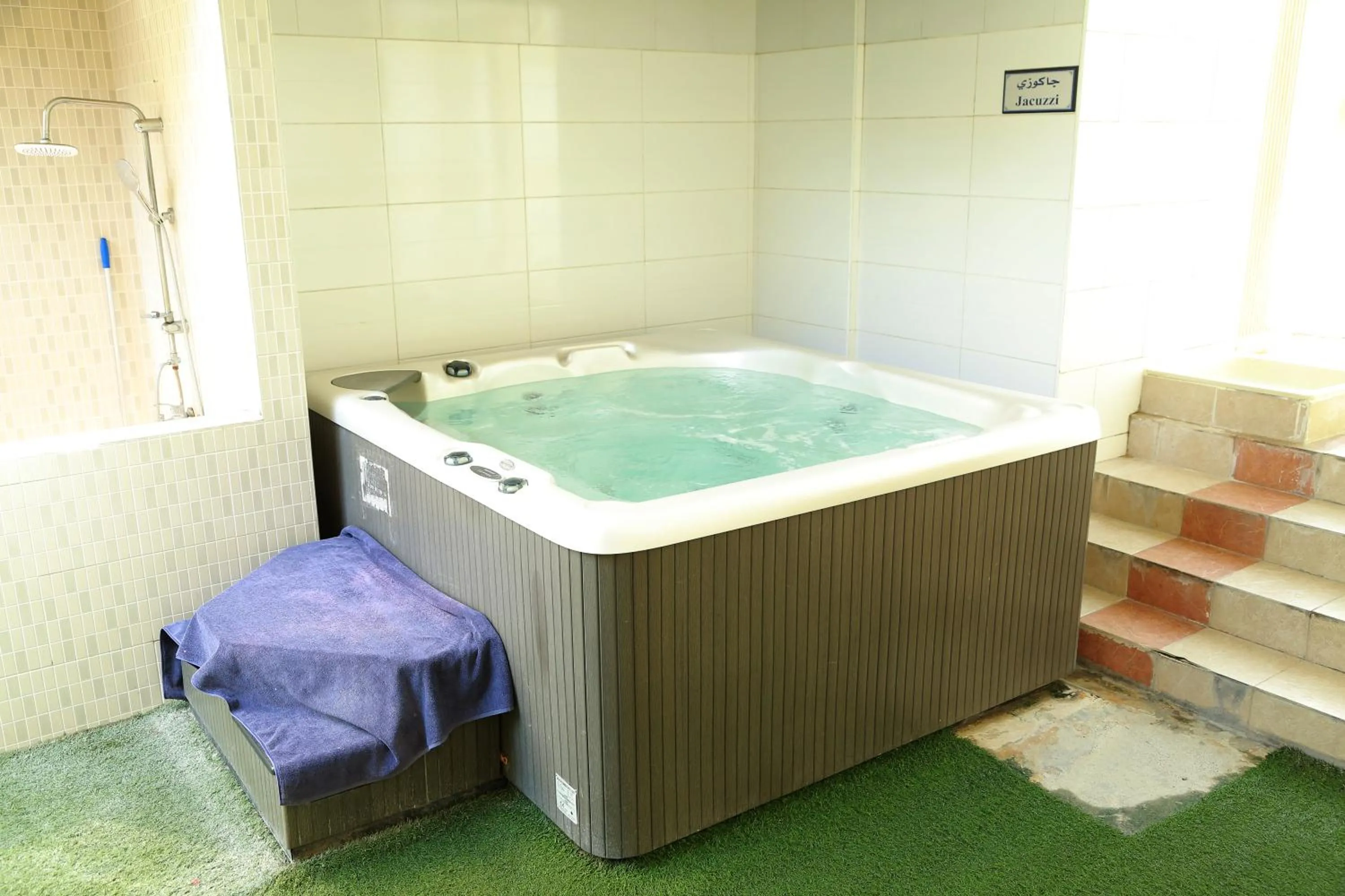 Hot Tub in Sharjah Palace Hotel