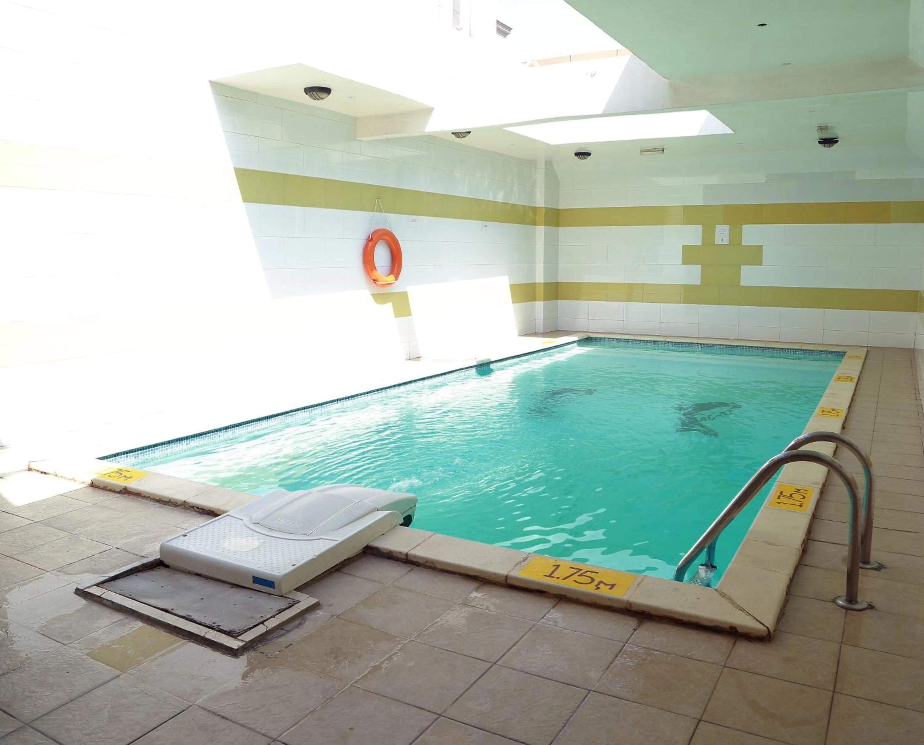 Swimming pool in Sharjah Palace Hotel