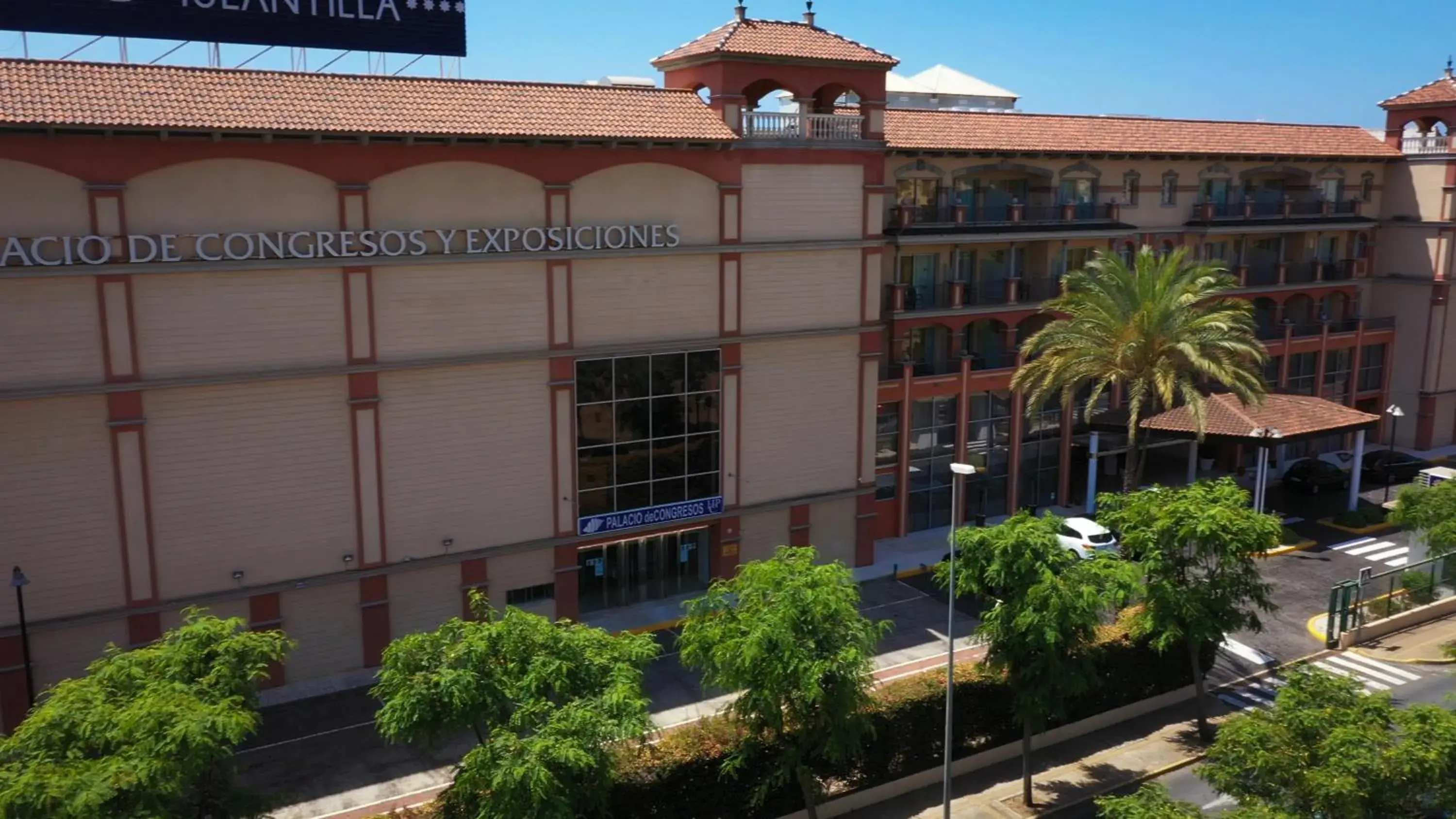 Property building in Ohtels Islantilla Property building in Ohtels Islantilla