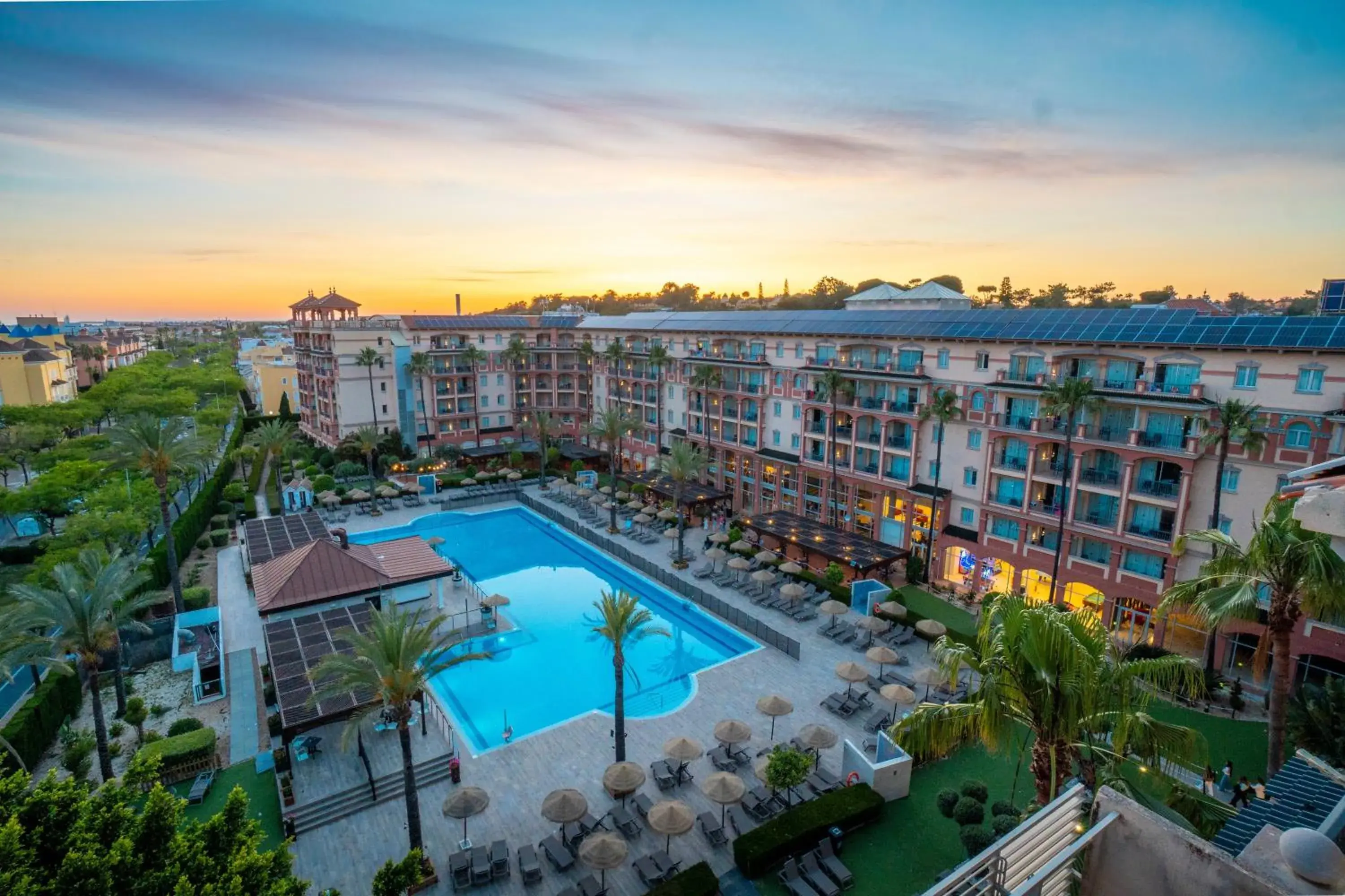 Swimming pool in Ohtels Islantilla Swimming pool in Ohtels Islantilla