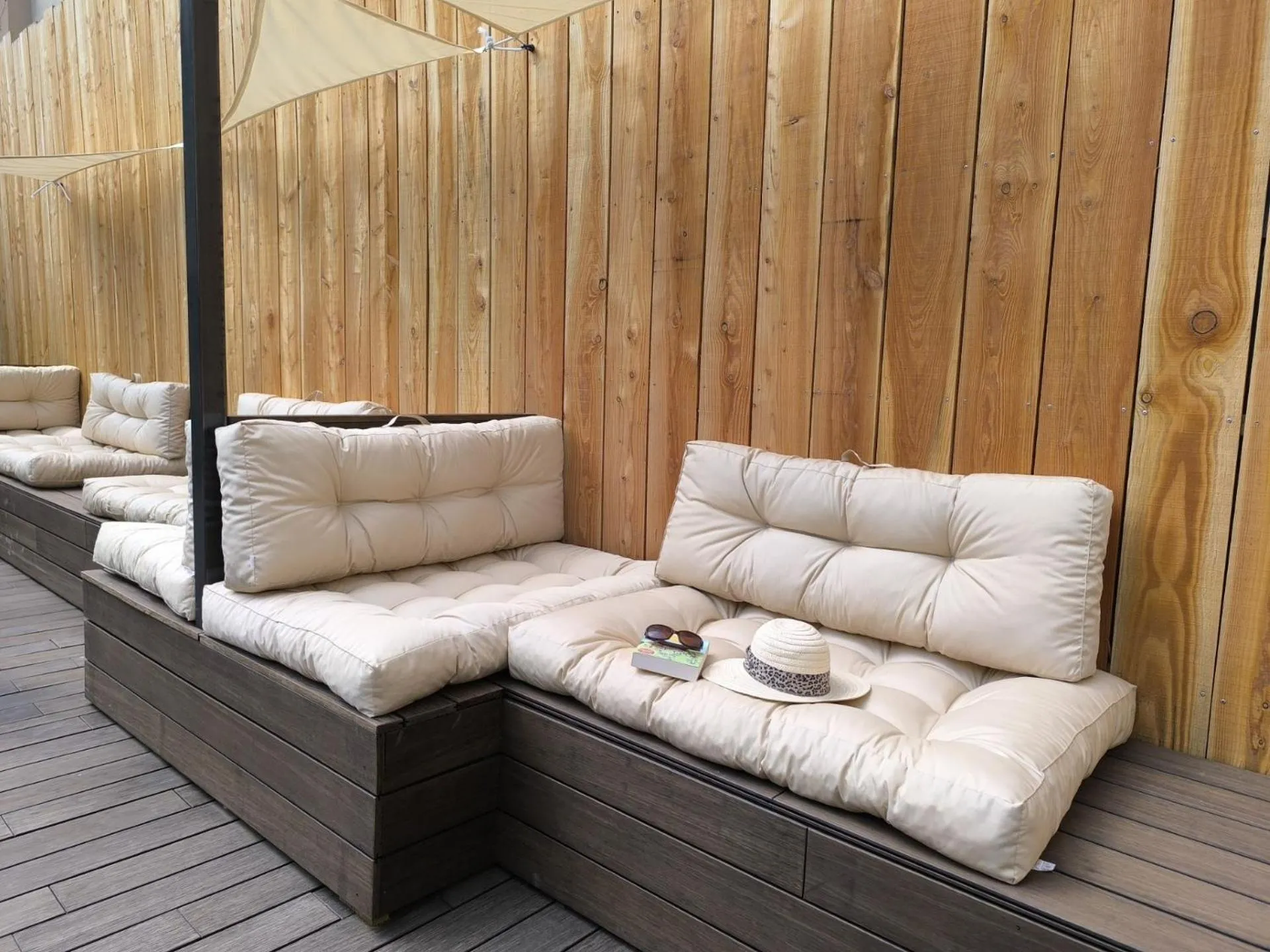 Swimming pool in Hotel de France