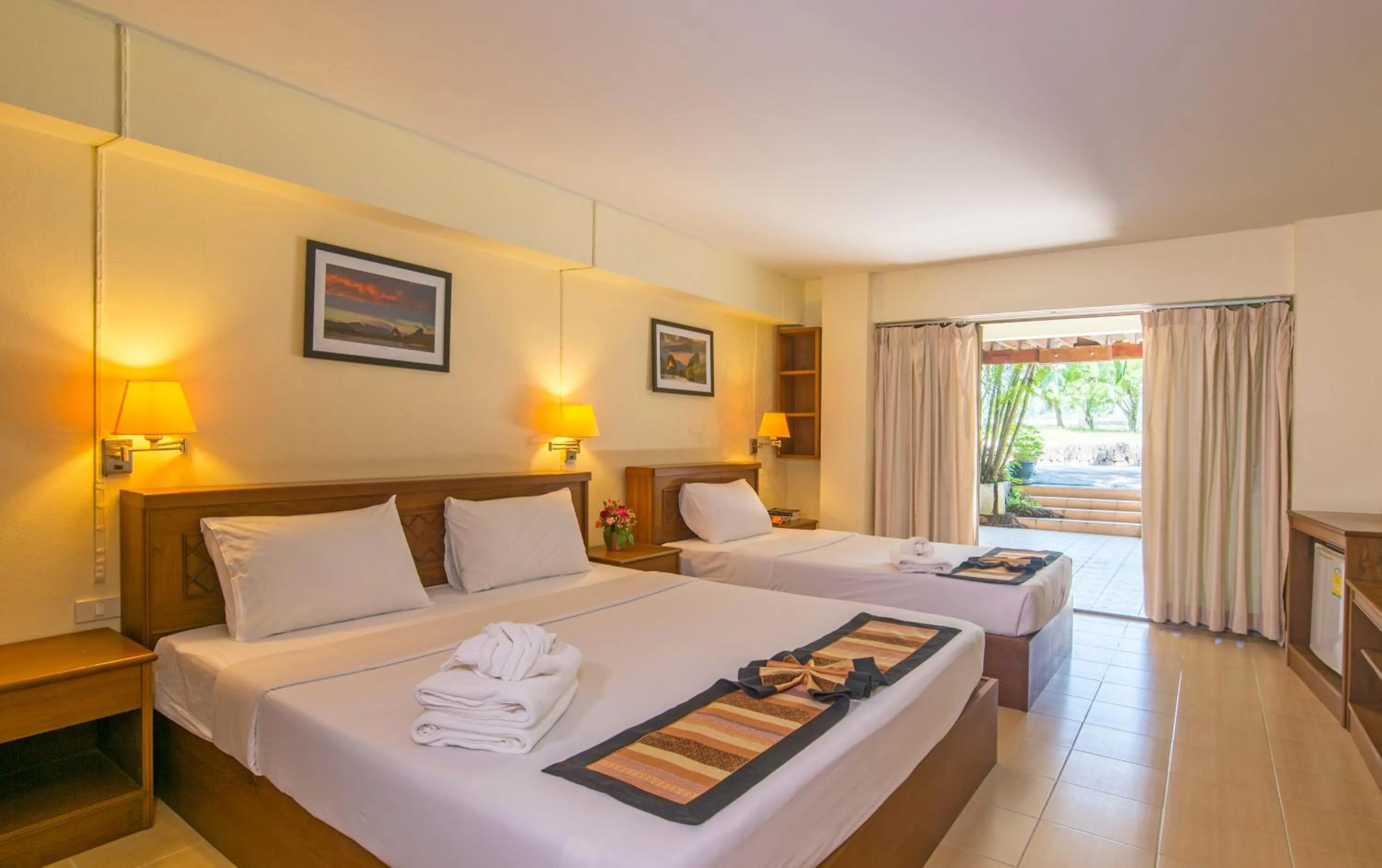 Bedroom, Bed in Krabi City Seaview Hotel